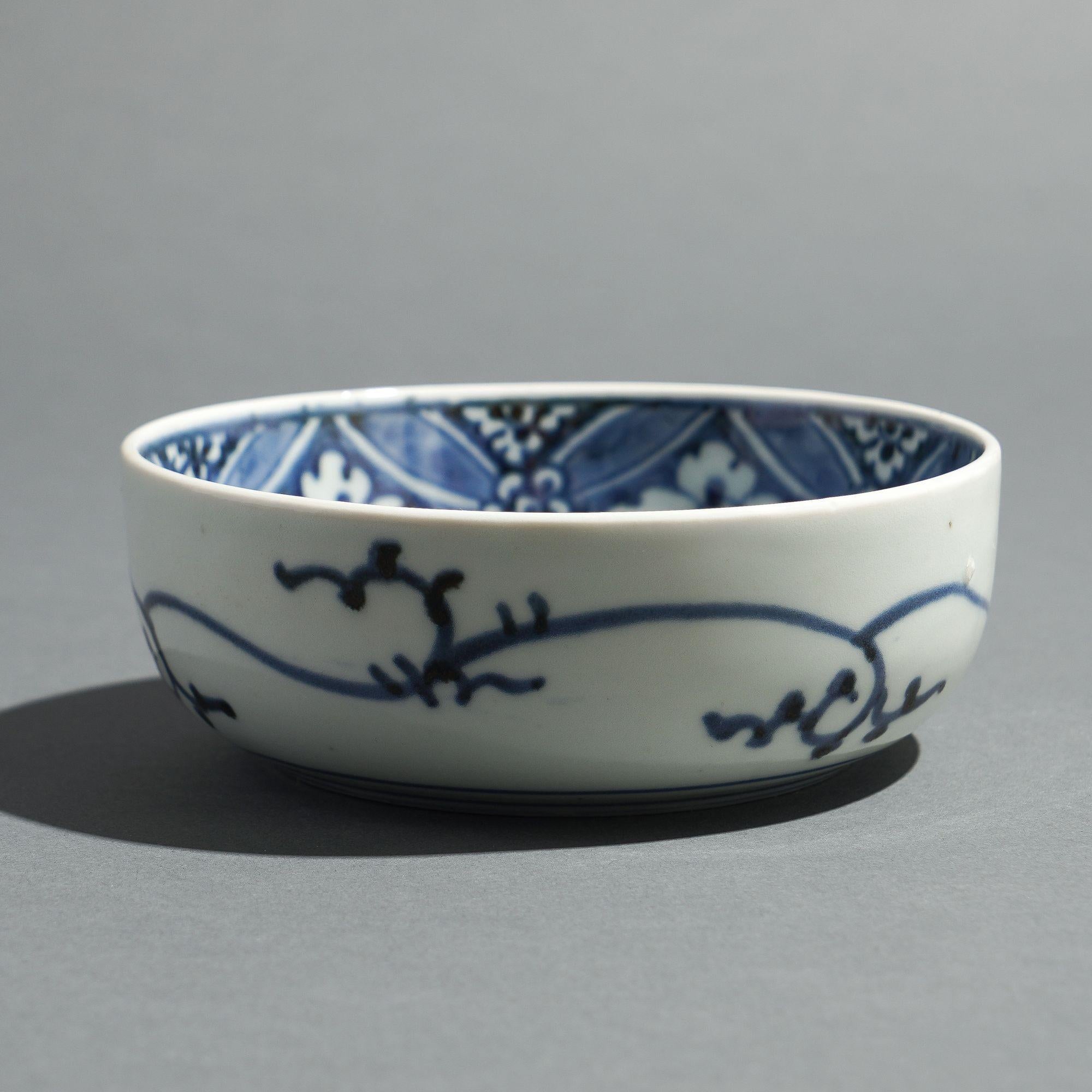 Japanese porcelain footed bowl with cobalt decoration, 1800's In Good Condition For Sale In Kenilworth, IL