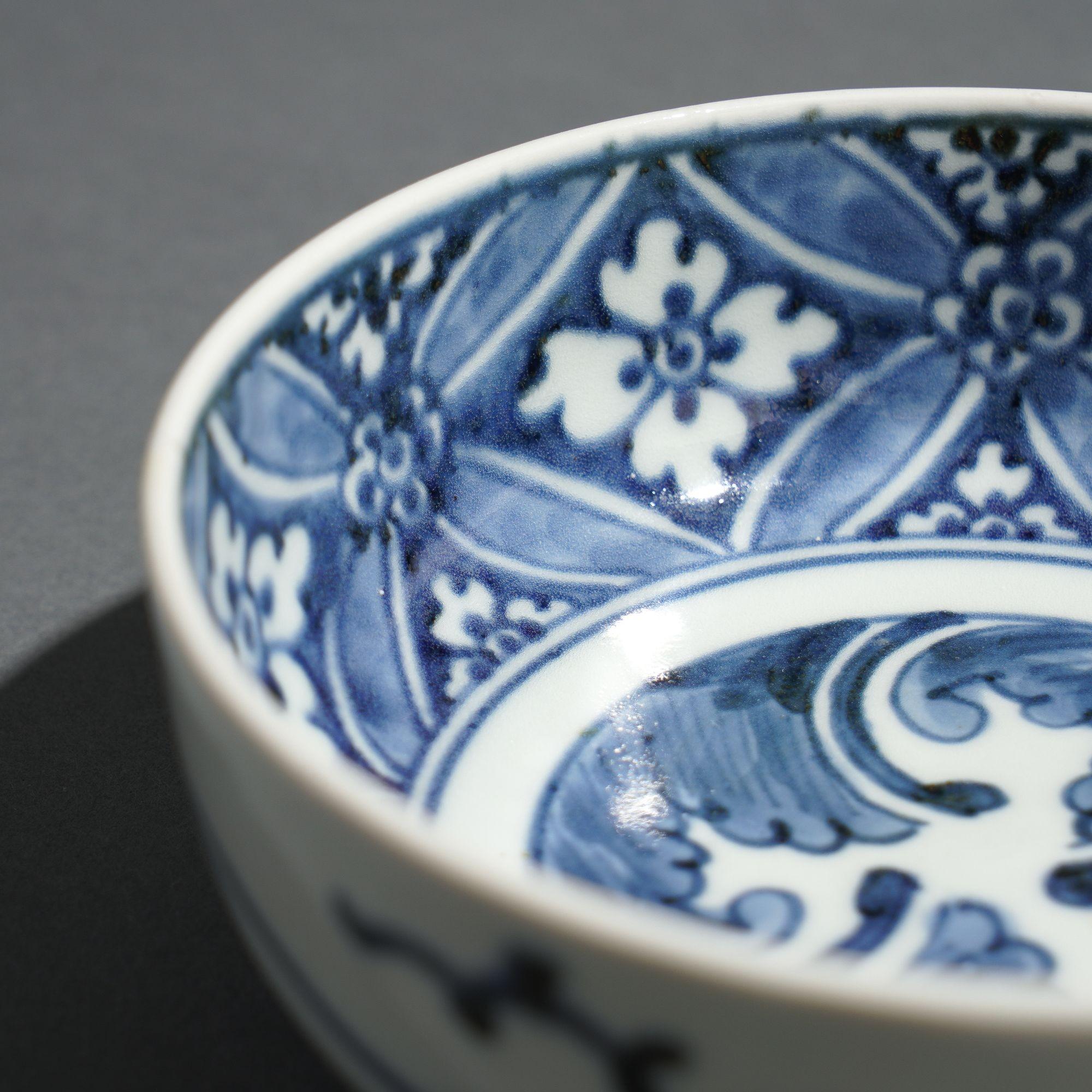 Japanische Porzellanschale mit Fuß und Kobaltdekor, 1800er Jahre (19. Jahrhundert) im Angebot