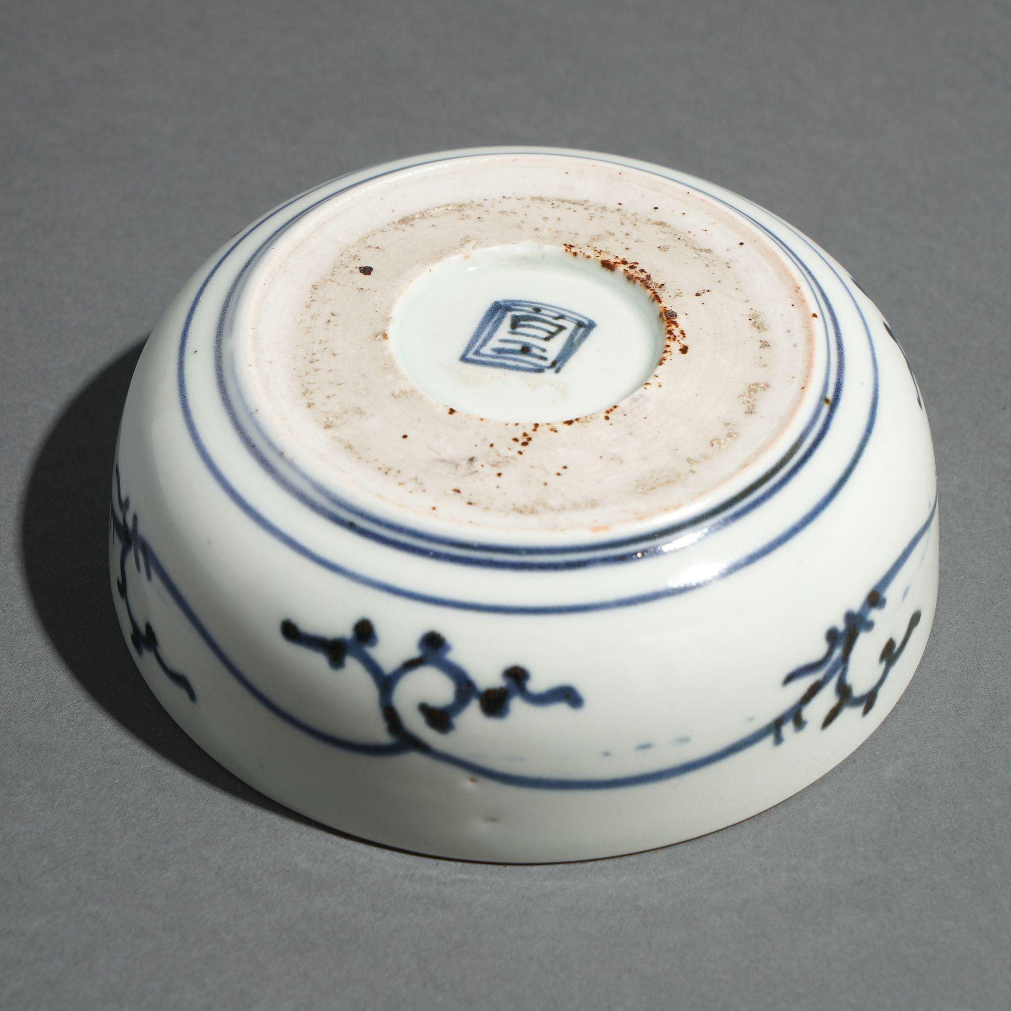 Japanese porcelain footed bowl with cobalt decoration, 1800's For Sale 1