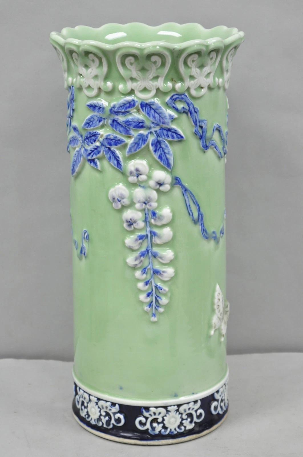 Veuillez nous envoyer un message avec votre code postal pour demander un devis plus raisonnable pour les frais d'expédition aux États-Unis.

Porte-parapluie ancien en porcelaine japonaise émaillée céladon 