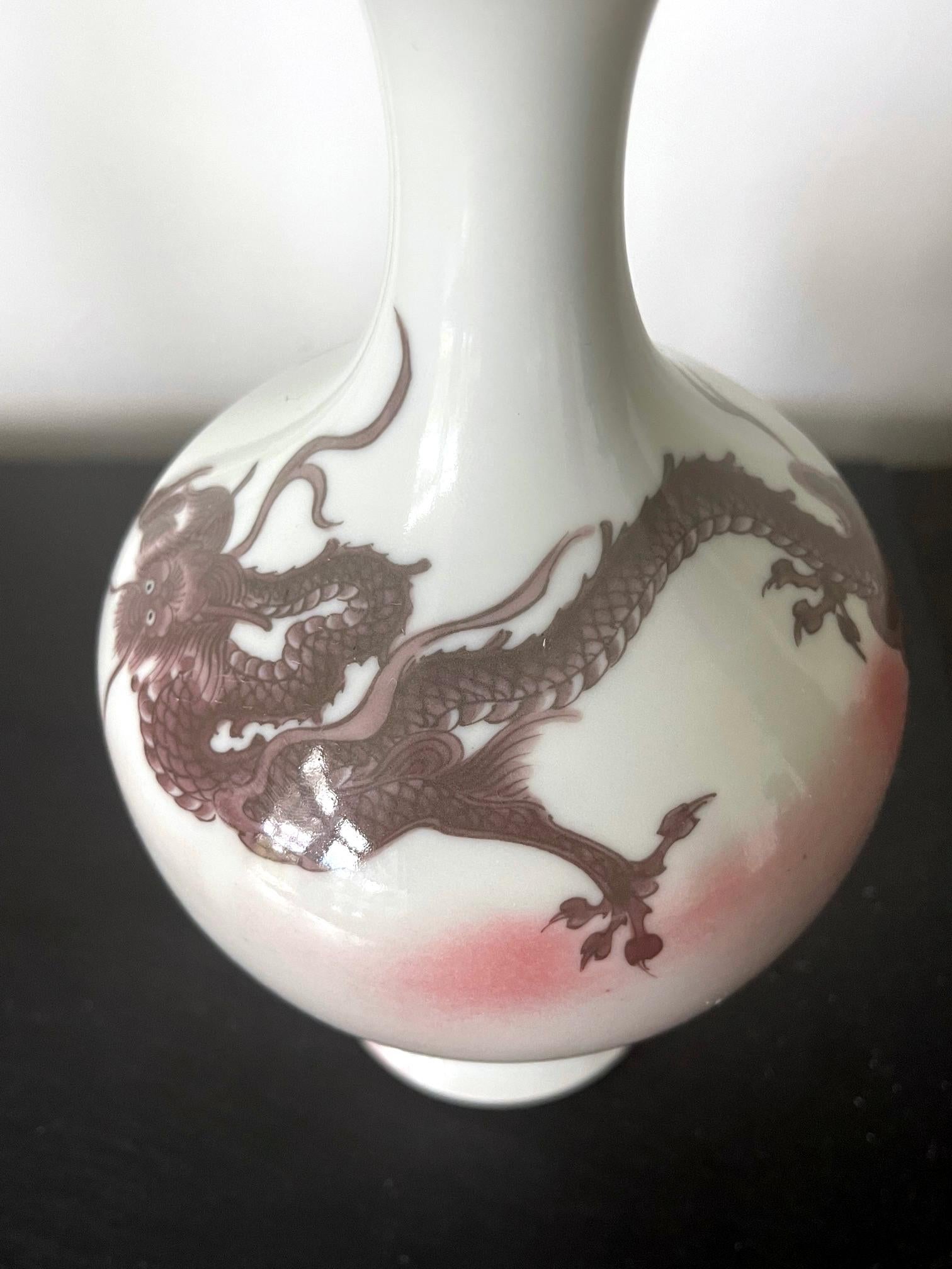 Japanese Porcelain Glazed Vase with Dragon Design Mazuku Kozan For Sale 5