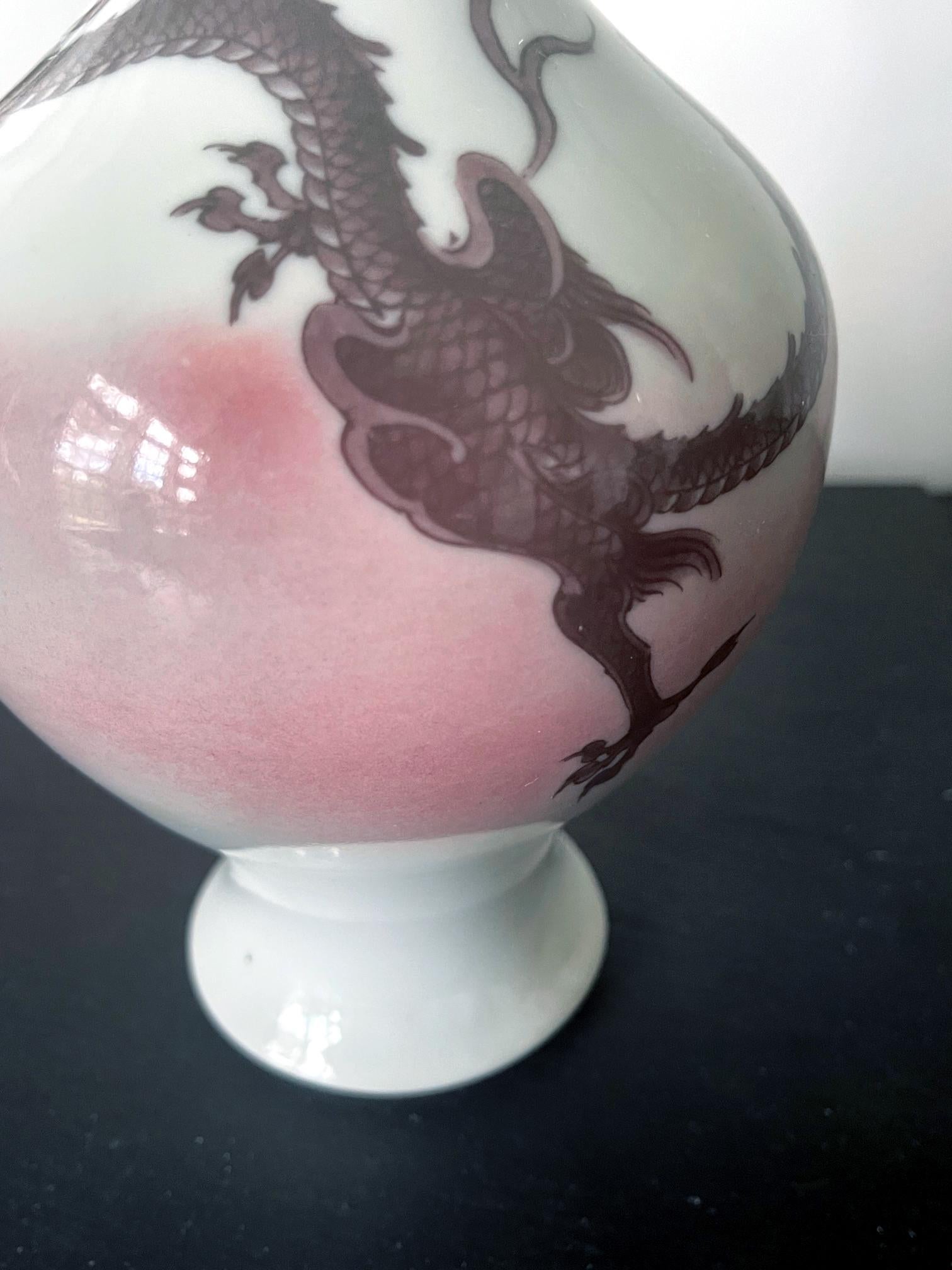 Japanese Porcelain Glazed Vase with Dragon Design Mazuku Kozan For Sale 8