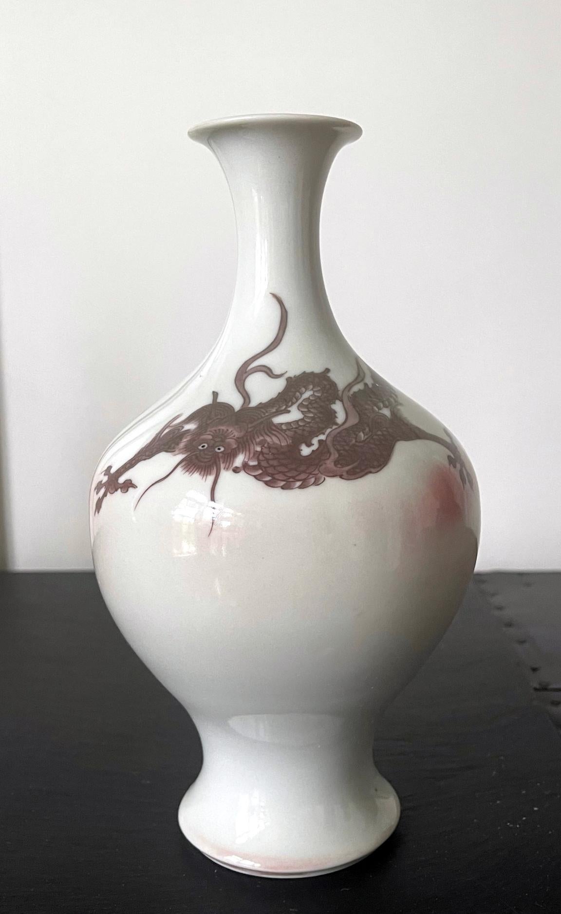 Japanische glasierte Vase aus japanischem Porzellan mit Drachenmotiv Mazuku Kozan (Japonismus) im Angebot