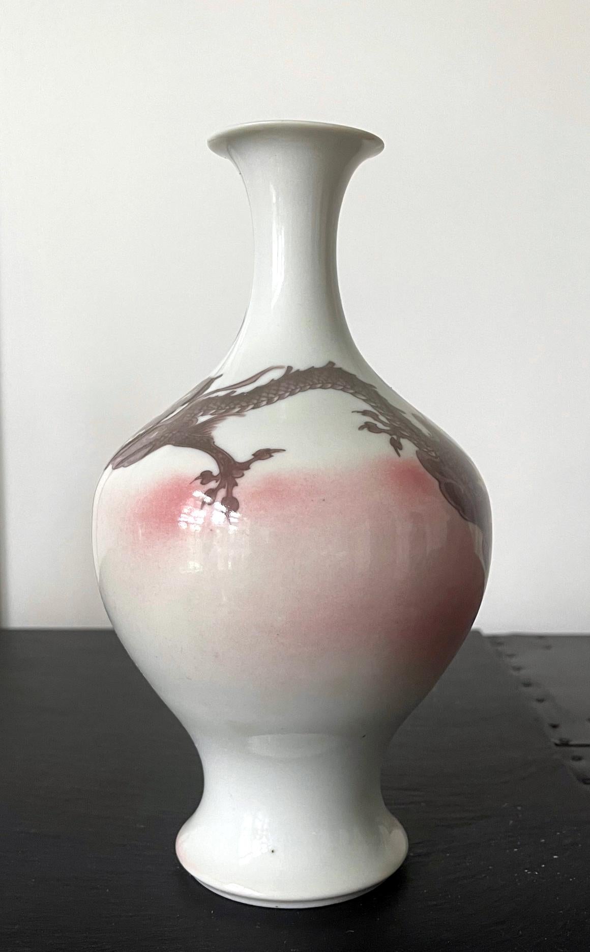 Japonisme Japanese Porcelain Glazed Vase with Dragon Design Mazuku Kozan For Sale