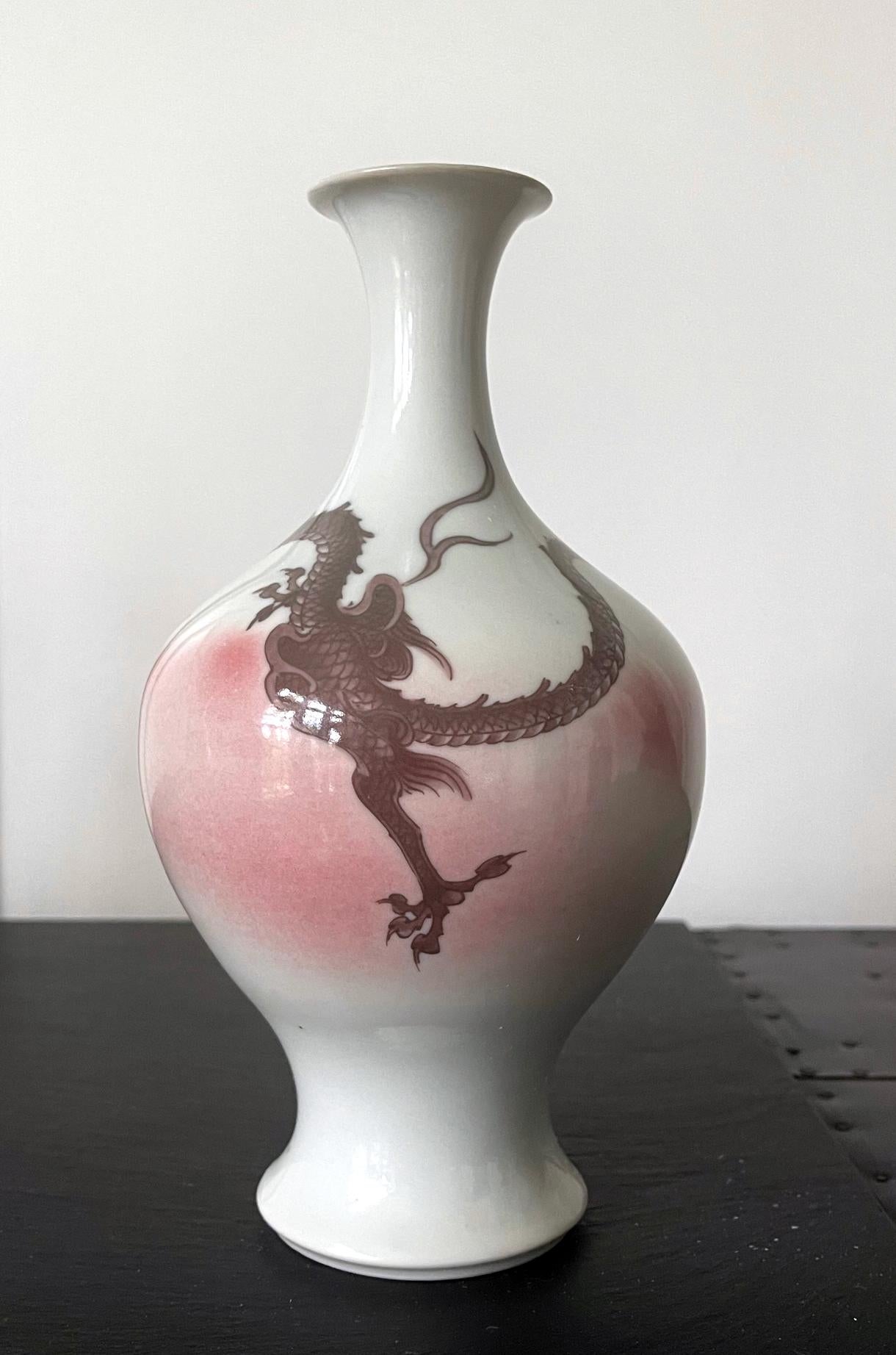 Early 20th Century Japanese Porcelain Glazed Vase with Dragon Design Mazuku Kozan For Sale