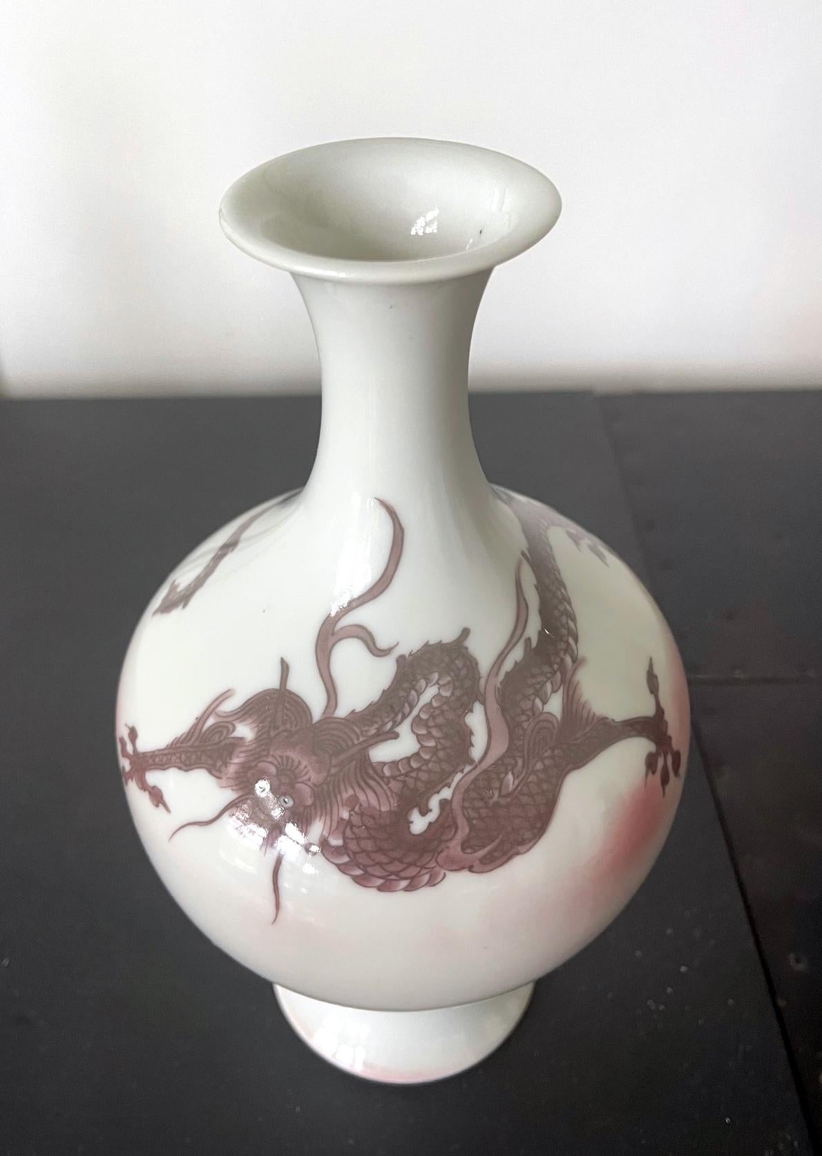 Japanese Porcelain Glazed Vase with Dragon Design Mazuku Kozan For Sale 2