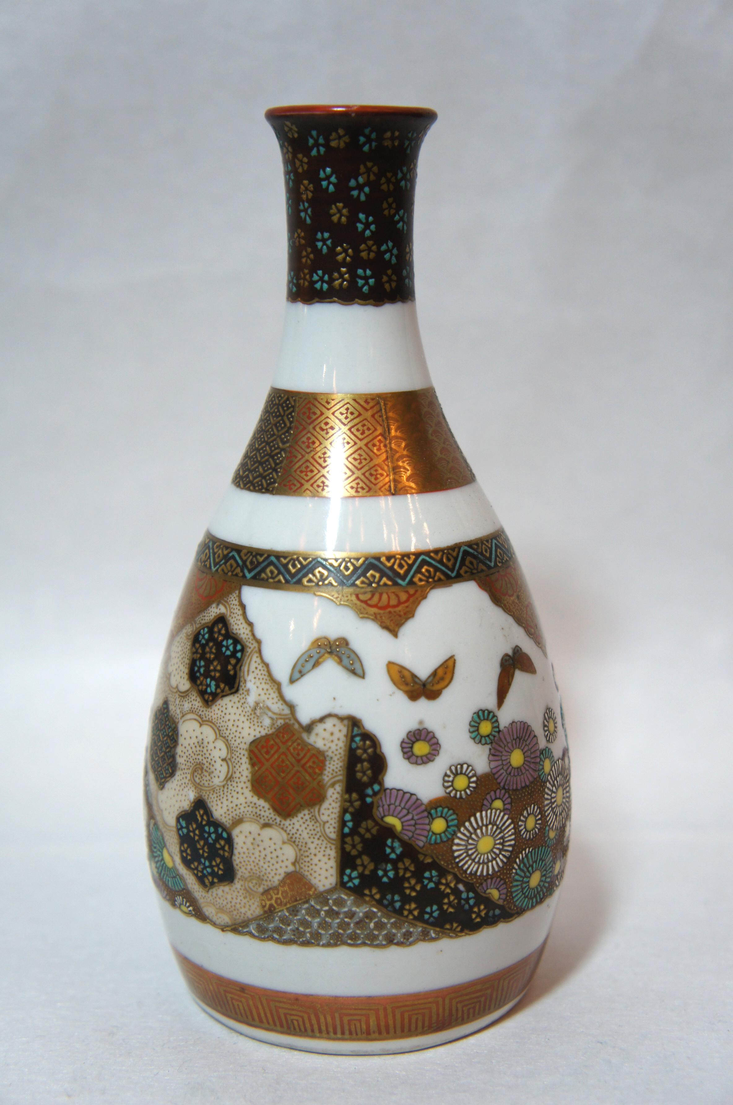 Beautiful Japanese Kutani Ware sake bottle (= Tokkuri).
Gold, bleu green, red, purple, yellow, six colors are being handled and down skilfully in detail by a Japanese artisan. Pattern of the picture is variety.
In the bottom of the sake bottle,