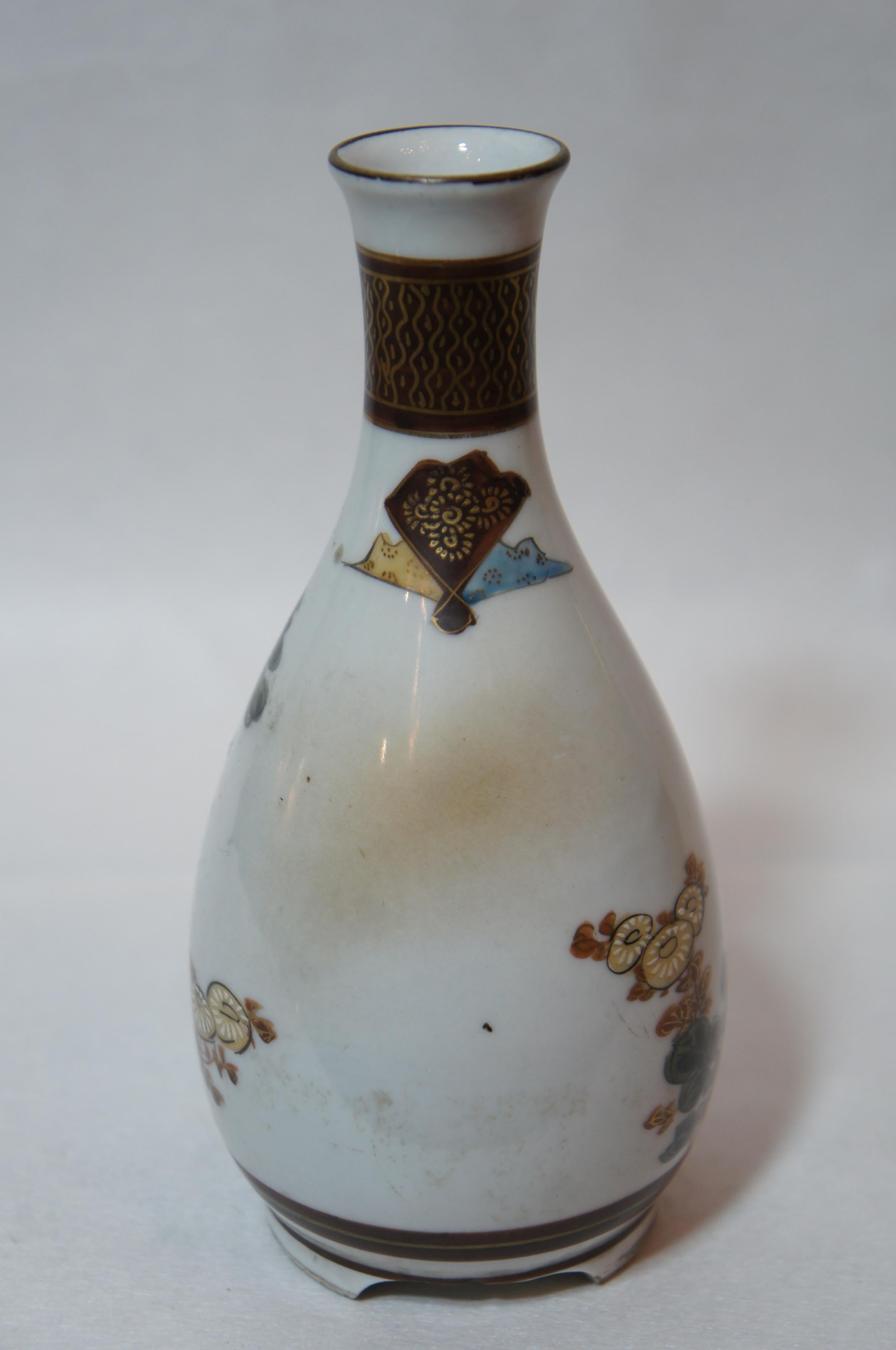 Showa Japanese Porcelain Hand Painted Sake Bottle on Kutani Ware, 1950s