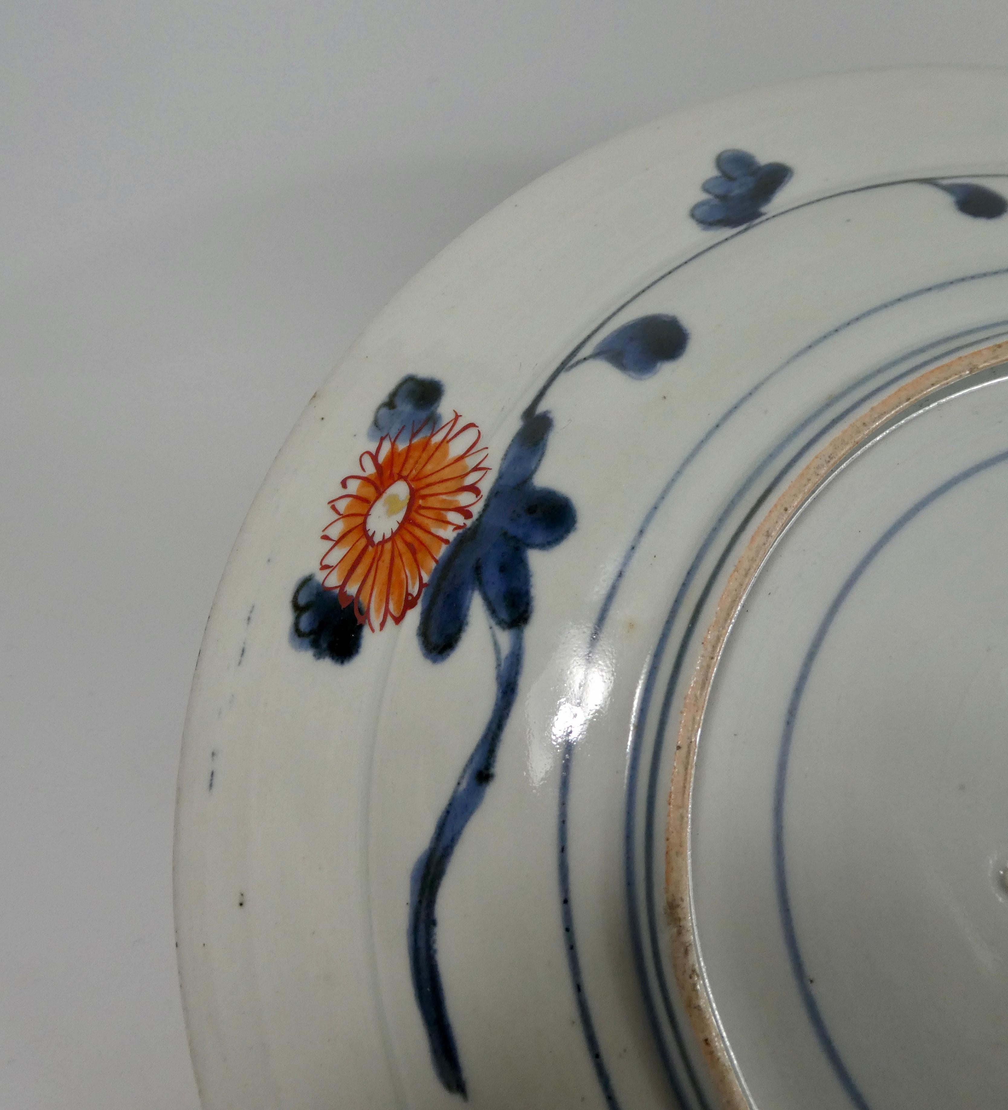 Fired Japanese Porcelain Imari Charger, circa 1700, Genroku Period