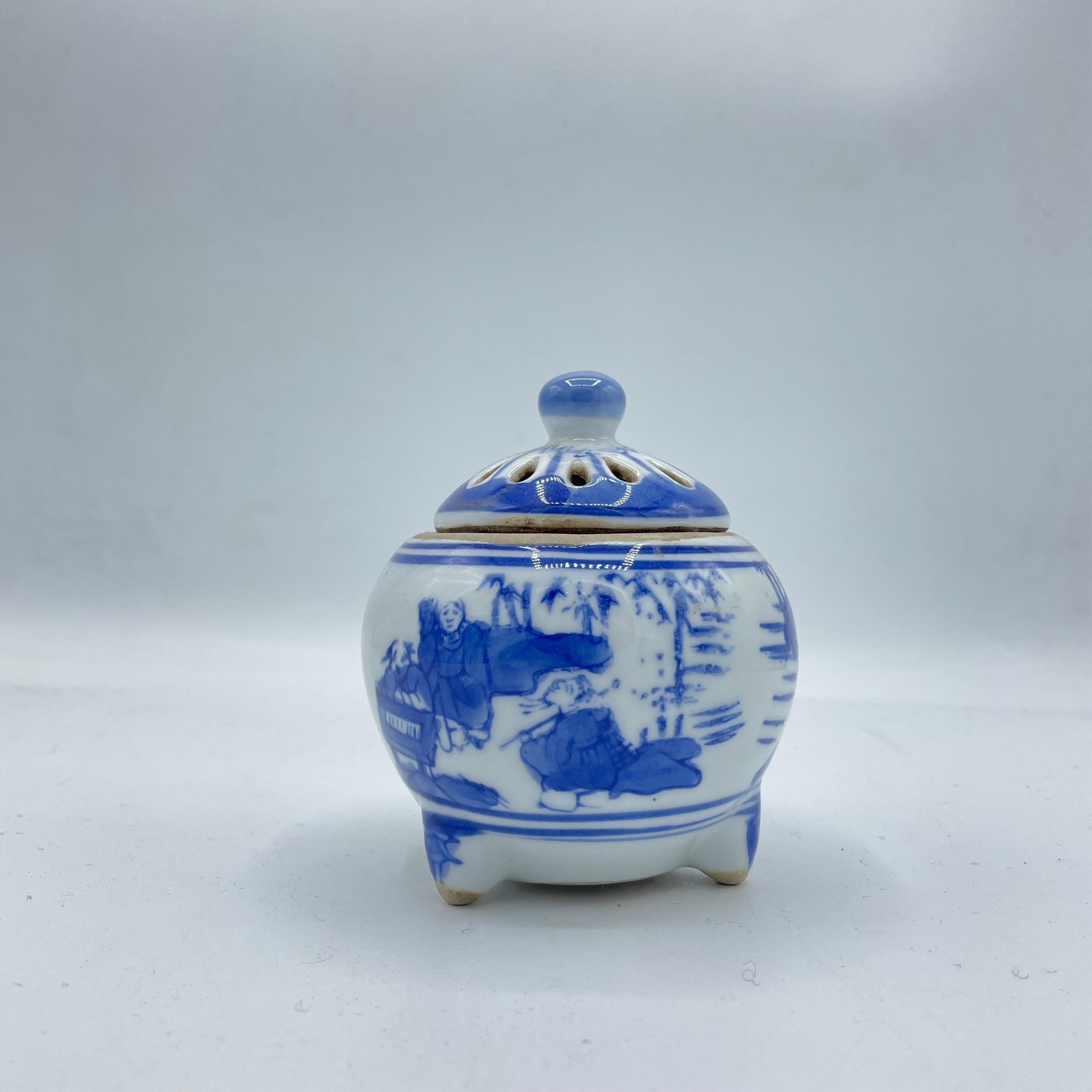 This is an incense burner which was made in Japan around 1970s in Showa era. This incense burner is made with ceramic.

Dimensions: 8 x 8 x H10 cm