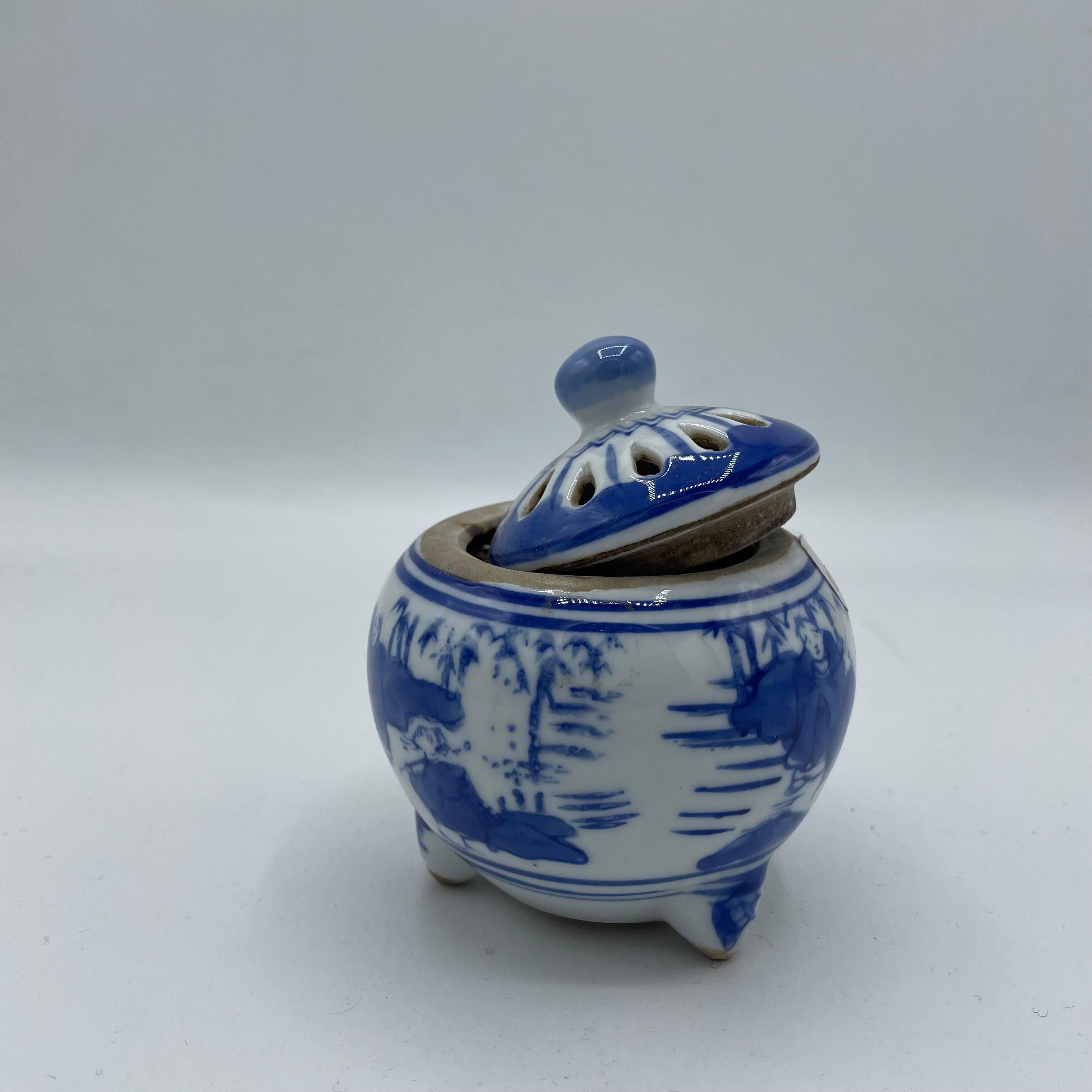 Showa Japanese Porcelain Incense Burner 1970s Karabito For Sale