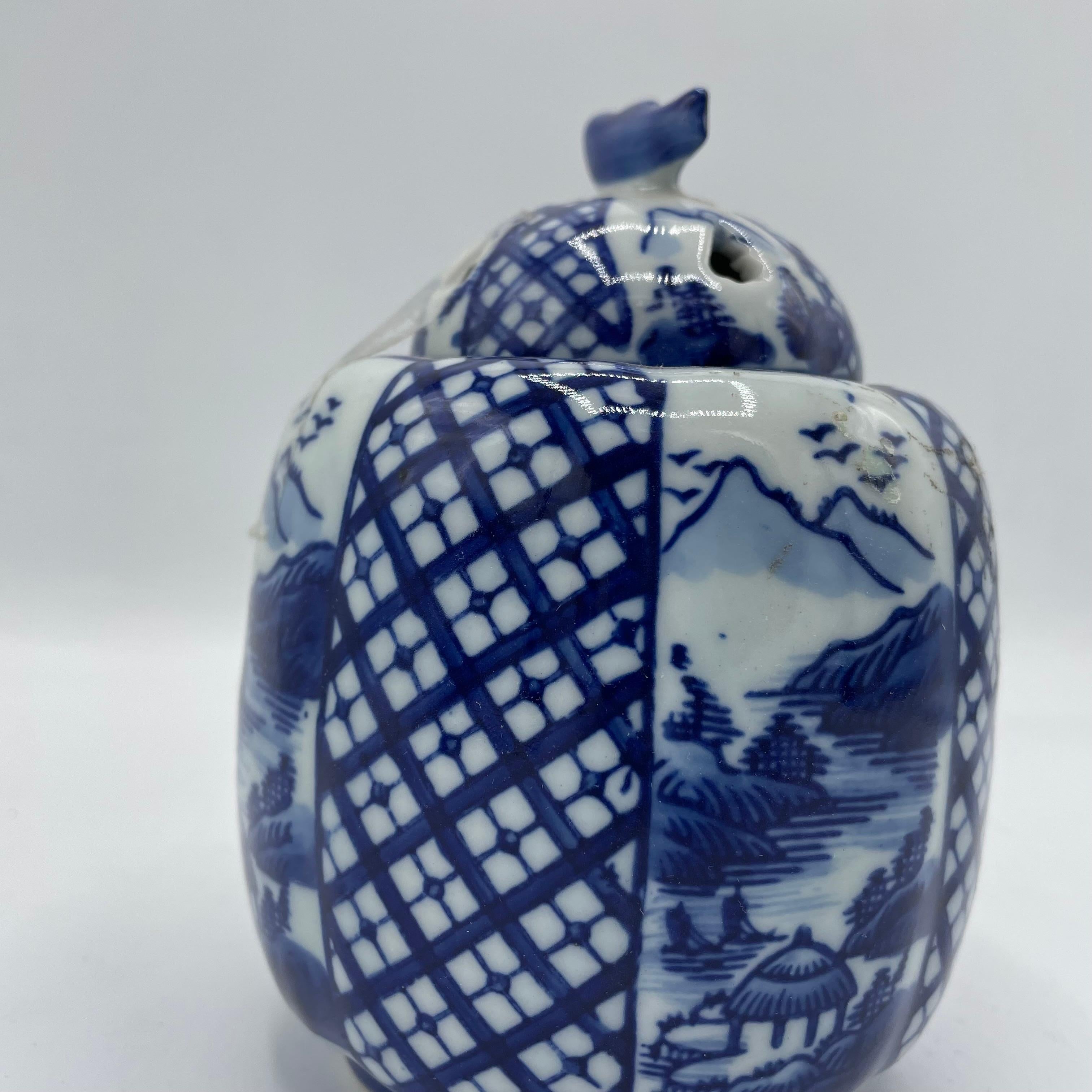 Japanese Porcelain Incense Burner 1970s LandScape In Fair Condition For Sale In Paris, FR