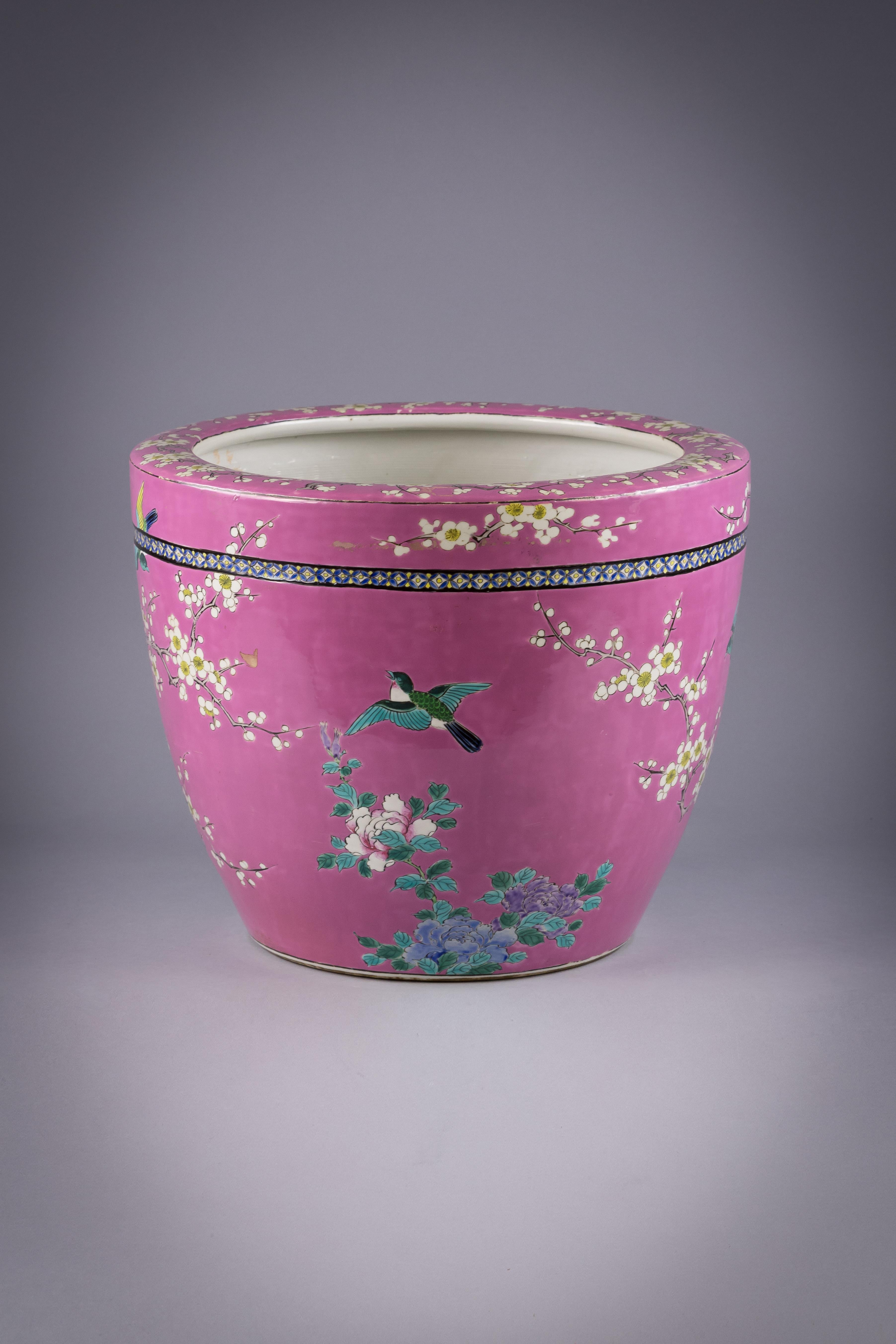 Japanese Porcelain Jardiniere, circa 1900 In Good Condition For Sale In New York, NY