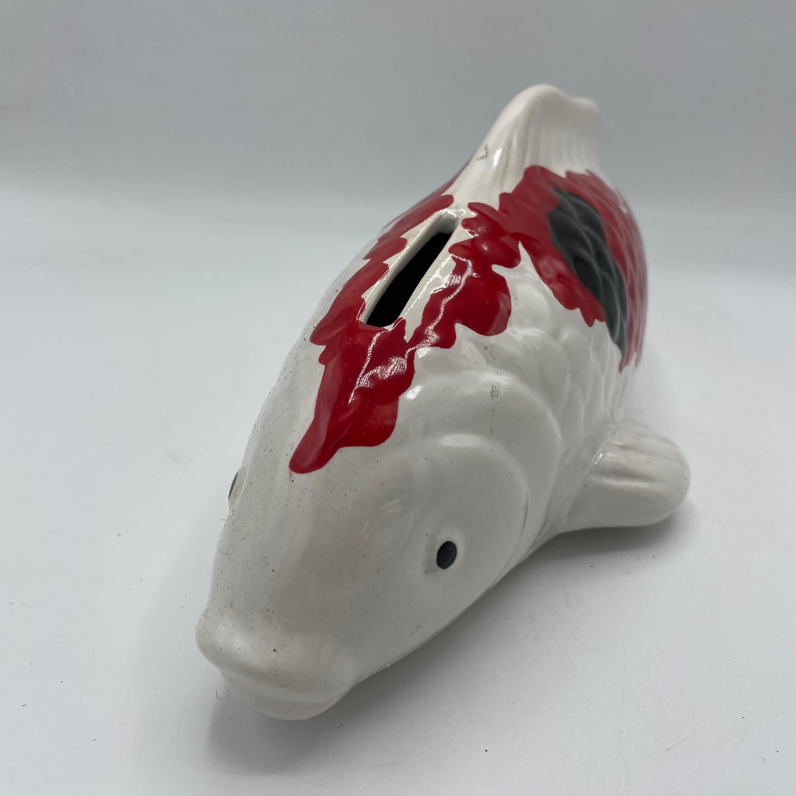 Hucha de porcelana japonesa con pez koi Años 80 Showa en venta