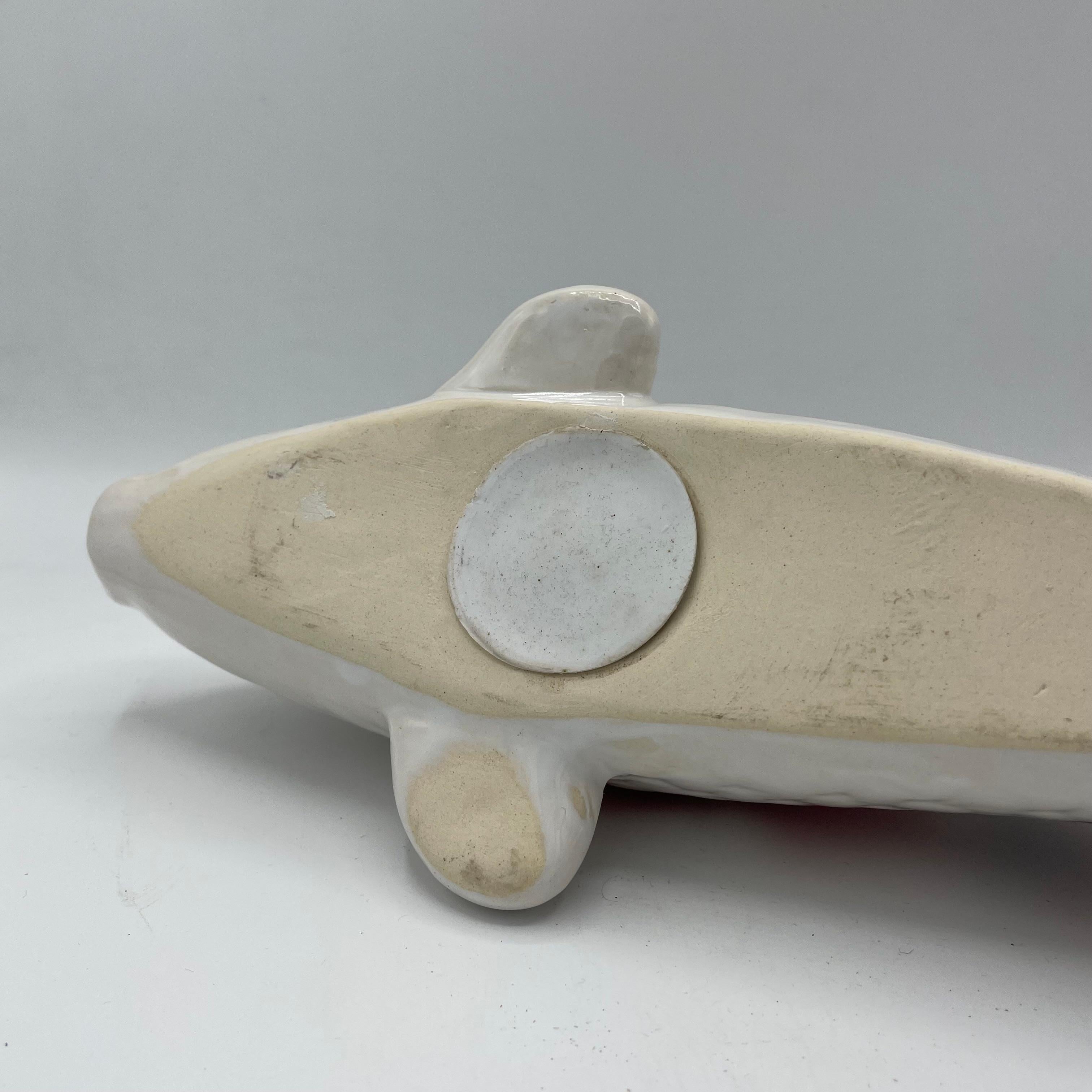 Hucha de porcelana japonesa con pez koi Años 80 Pintado a mano en venta