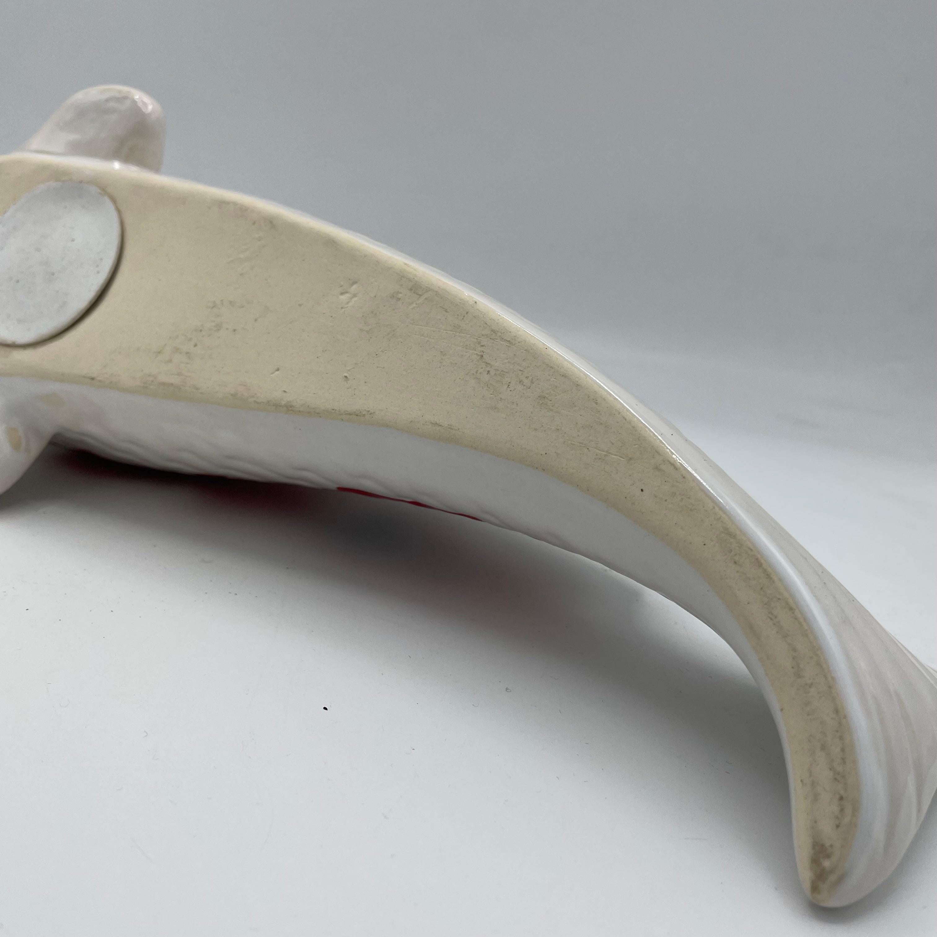 Hucha de porcelana japonesa con pez koi Años 80 en Bueno estado para la venta en Paris, FR