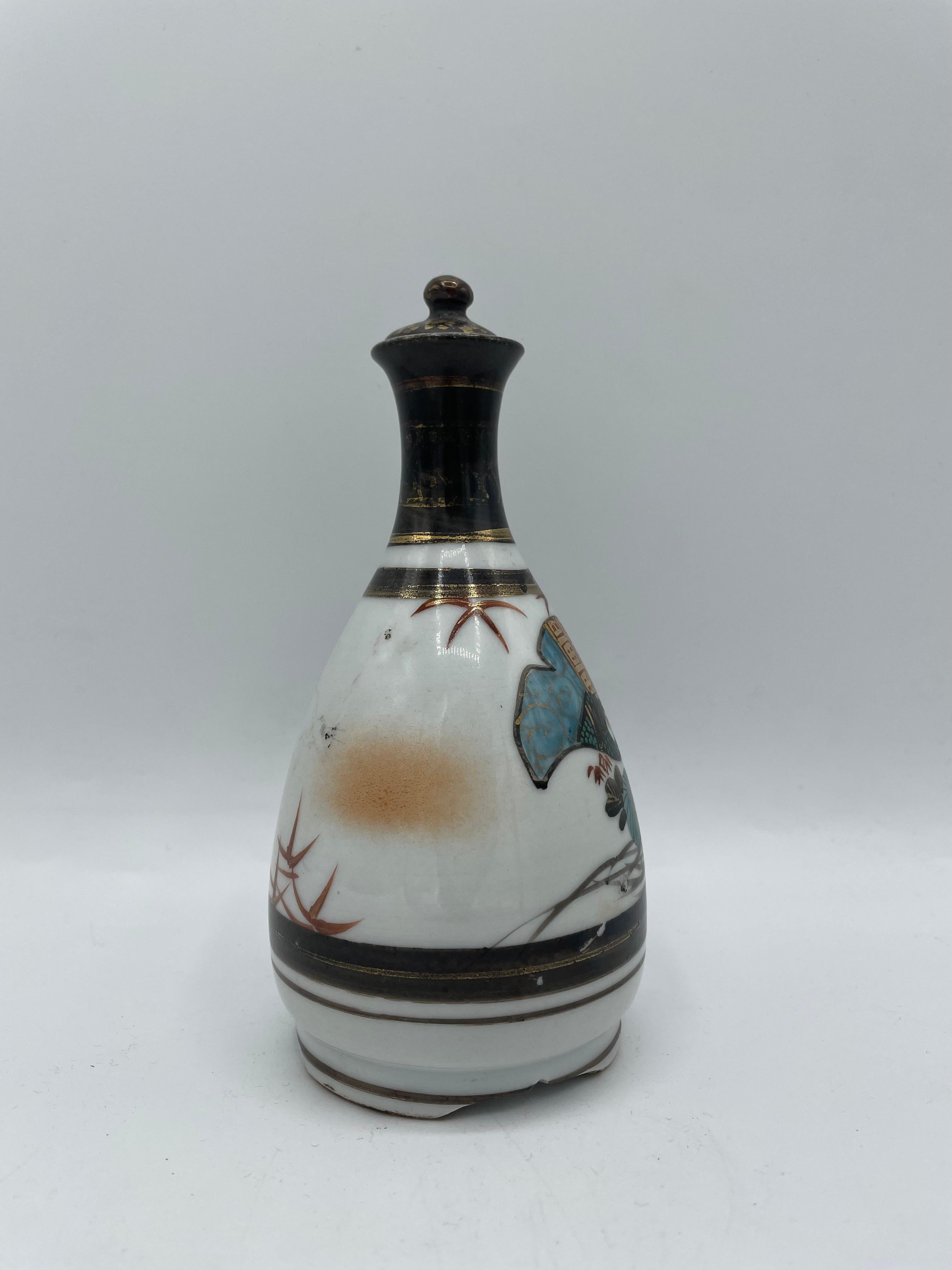 Hand-Painted Japanese Porcelain Kutani Sake Bottle with Lid 1970s  For Sale
