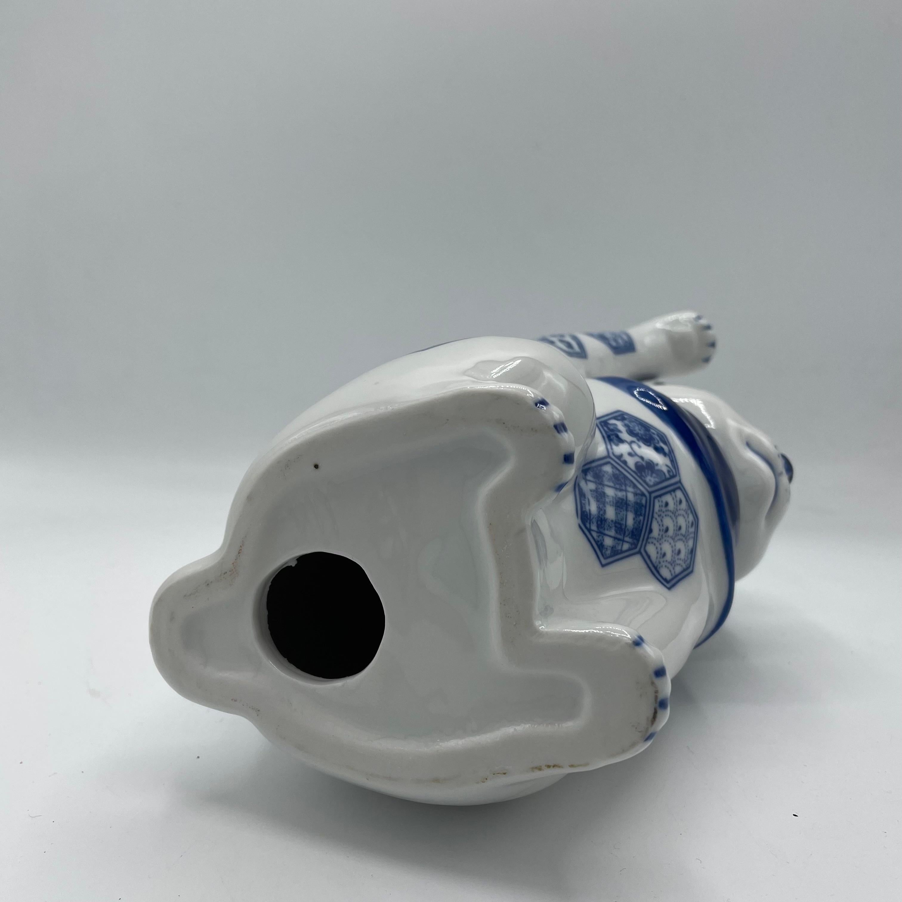 Porcellana Gatto di porcellana giapponese Manekineko Objet blu anni 2000 in vendita