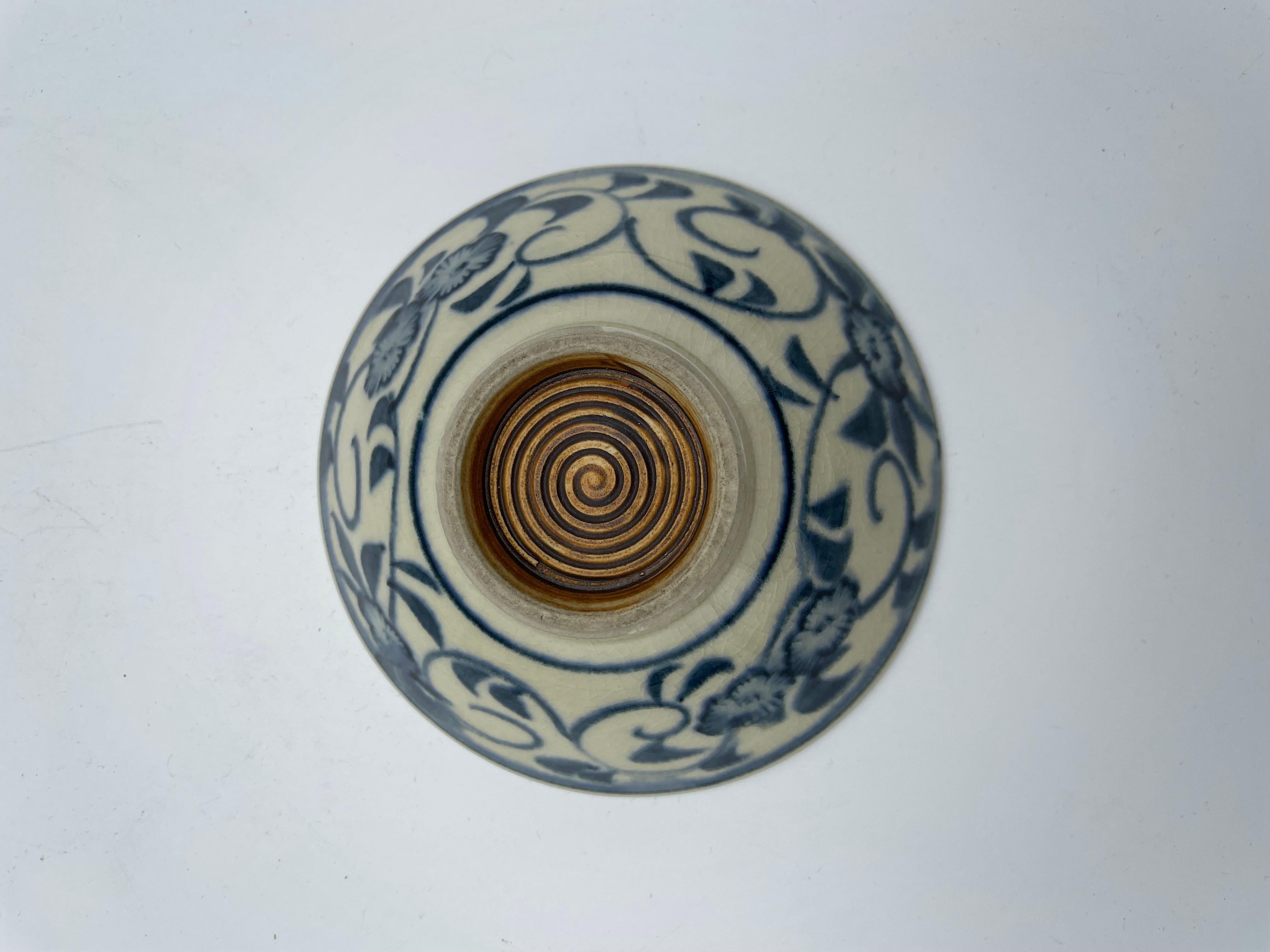 Showa Japanese Porcelain Matcha Bowl for Tea Ceremony Blue Beige 1970s