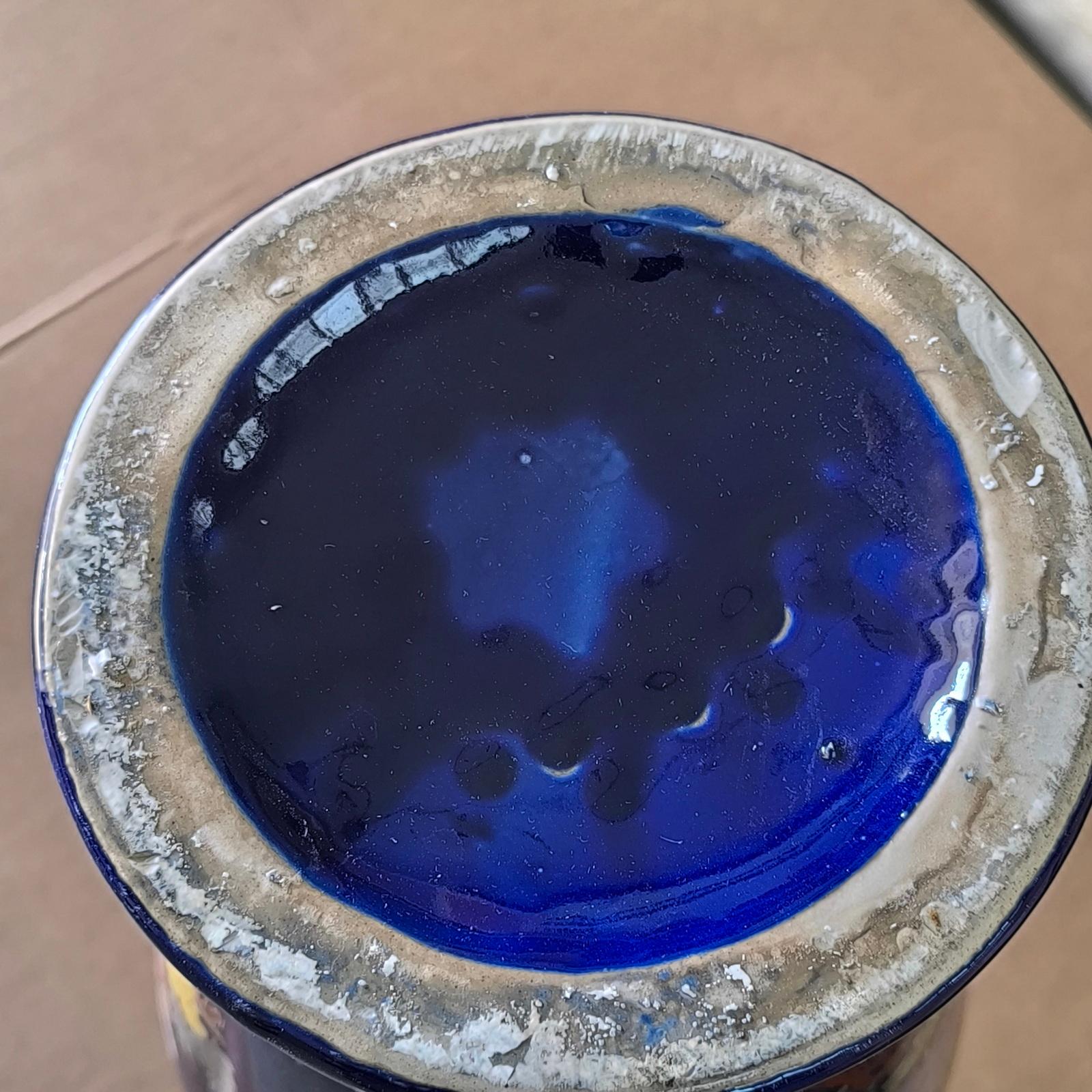 Coppia di vasi da terra in porcellana giapponese in blu cobalto con decorazioni di pavoni imperiali in vendita 9