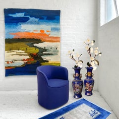 Paar Bodenvasen aus japanischem Porzellan in Kobaltblau und kaiserlichem Pfauenschmuck