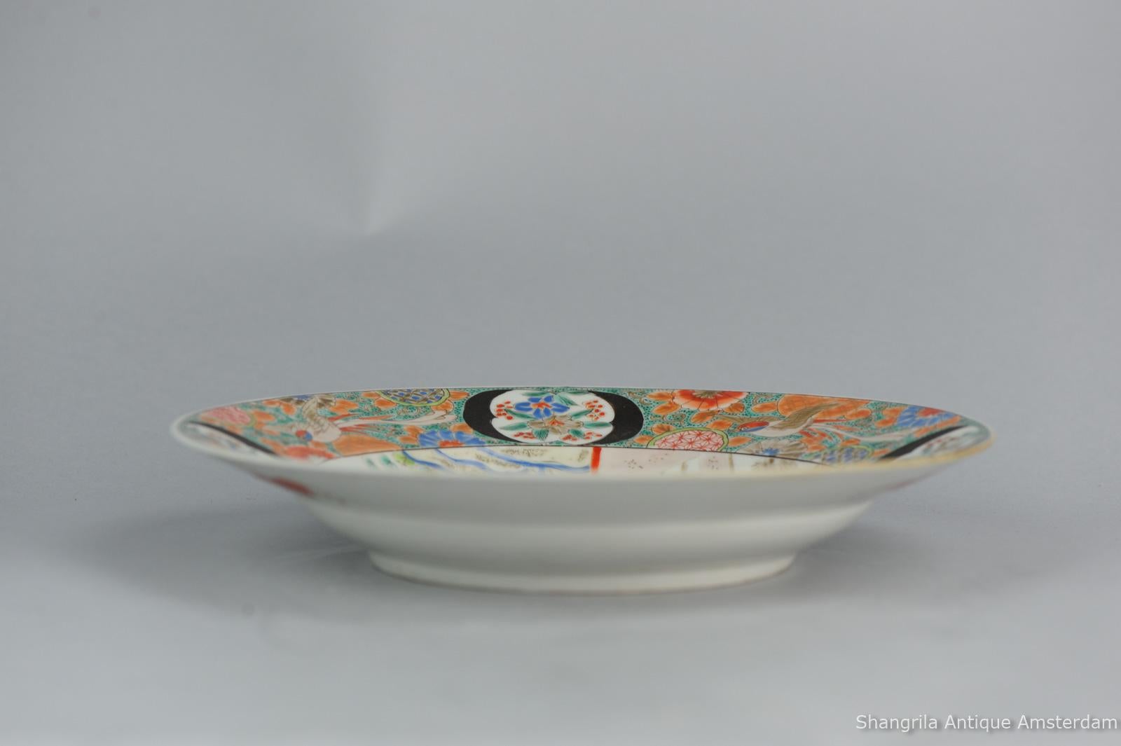 Japonais Assiette en porcelaine japonaise Arita Japan Zoshuntei marquée à la base Geisha, 19e siècle en vente