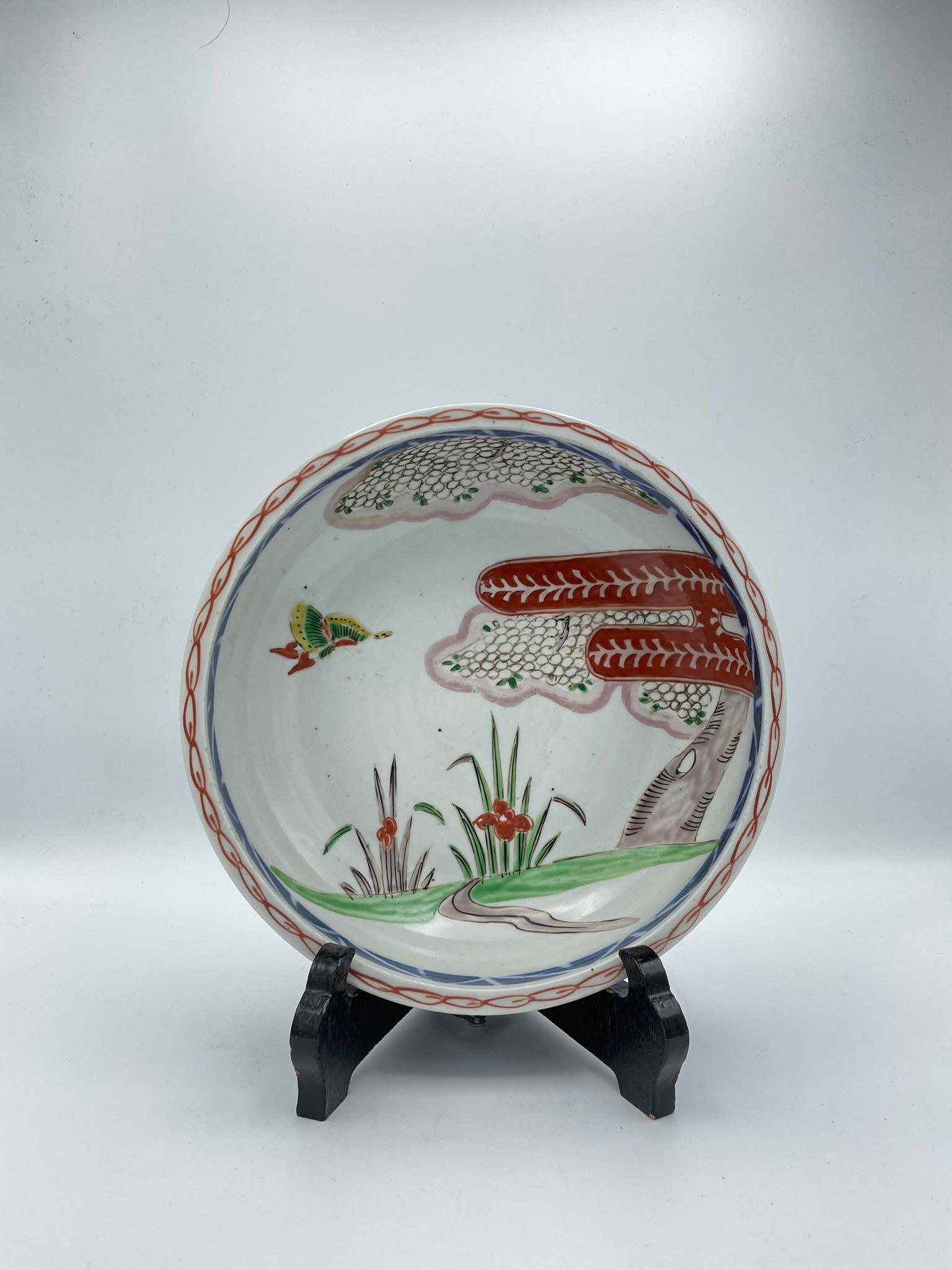 This is a serving bowl made around 1868- 1912s (in Meiji era). It is made with style Imari-yaki (Imari ware). 
You can use as a serving bowl but also as a decoration.

Dimensions:
21.5cm × 21.5cm × H 6.3 cm


Imari-yaki (Imari ware) was