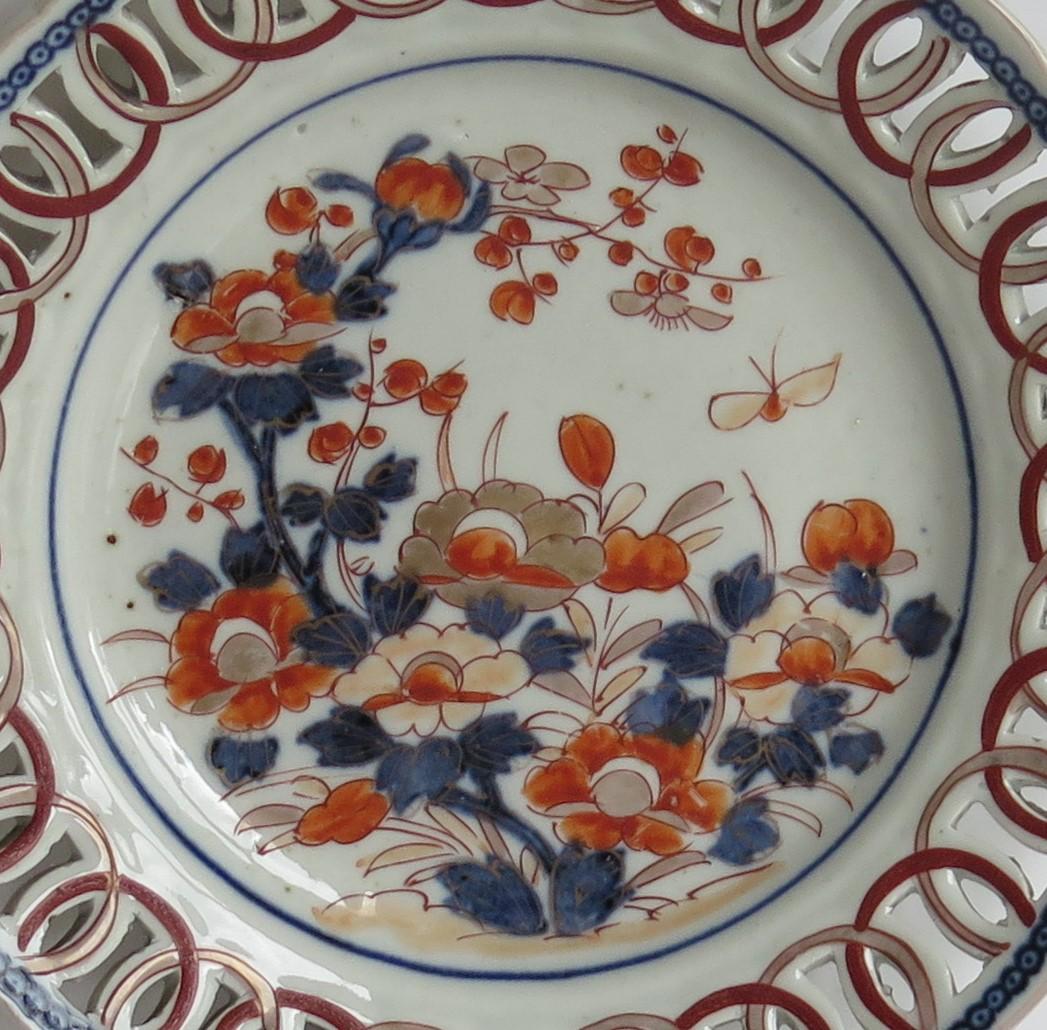 Japanese Porcelain Reticulated Plate or Dish Hand Painted, Edo Period circa 1820 In Good Condition In Lincoln, Lincolnshire
