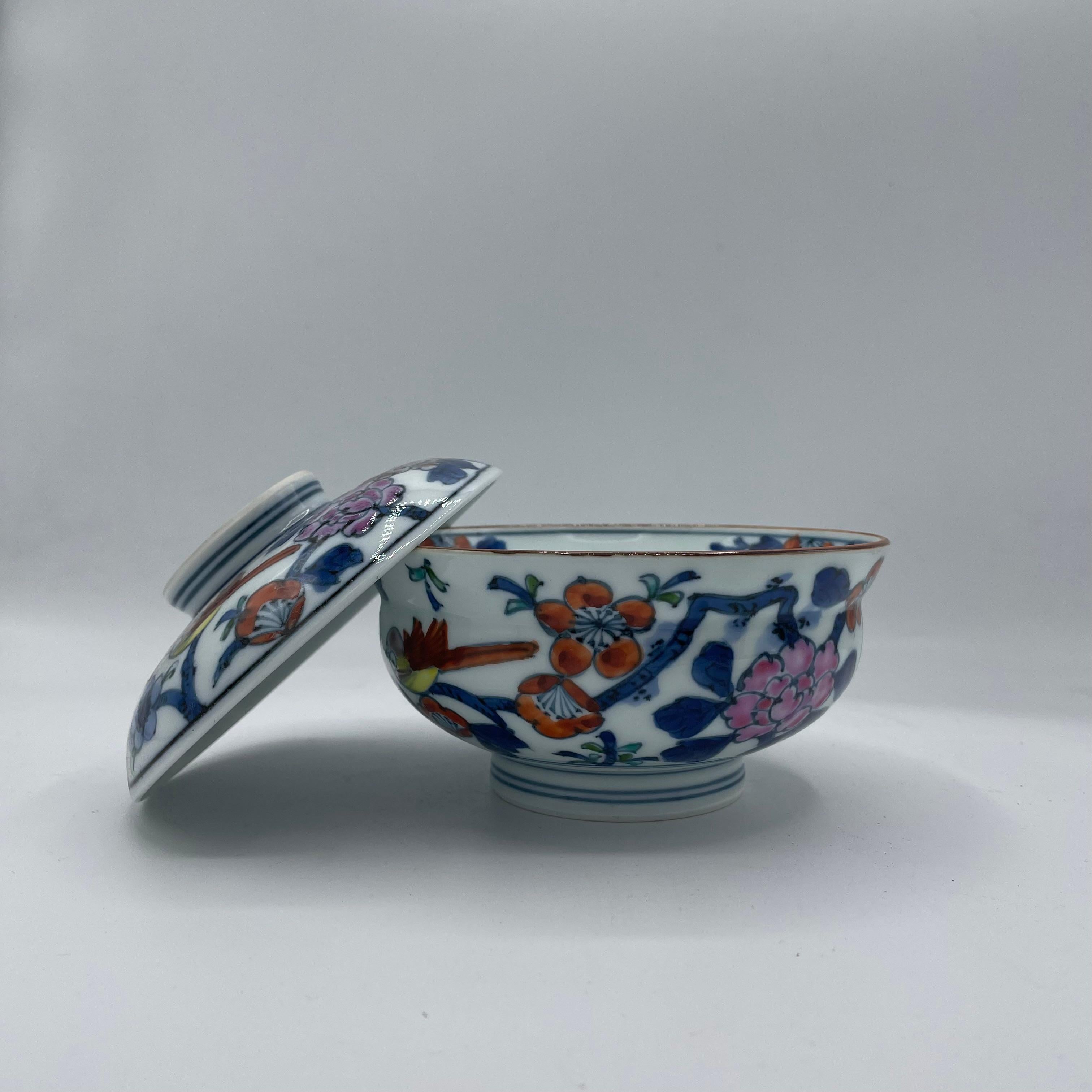 Il s'agit d'un bol à riz japonais en porcelaine.
Il a été fabriqué dans les années 2000, à l'époque Heisei. 
Tout est peint à la main. 

