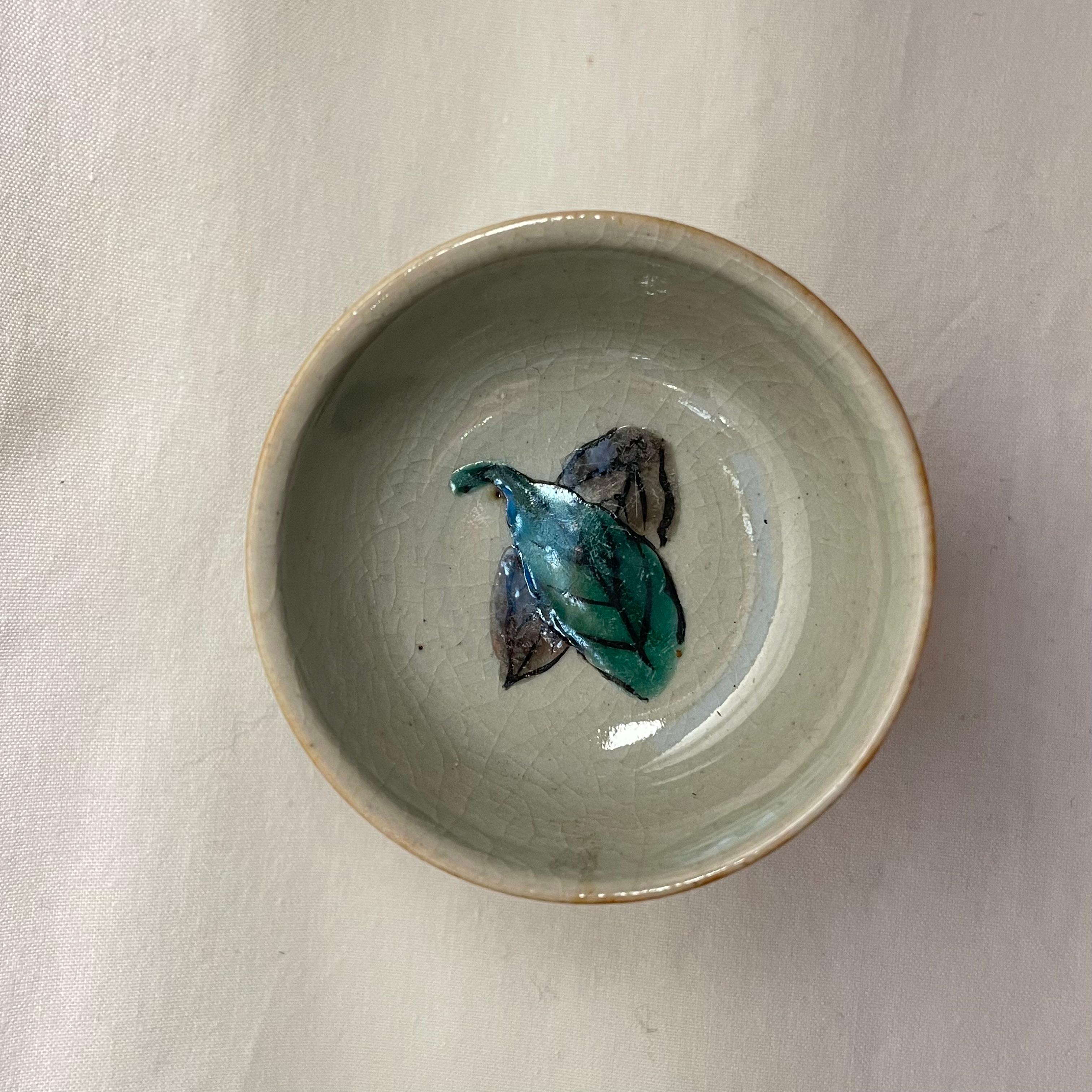 Hand-Painted Japanese Porcelain Sake Cup Aoki Mokubei Leaves 1980 Showa Kutani Ware  For Sale