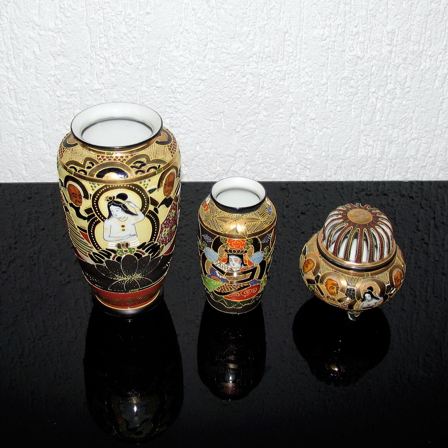 Japanese Porcelain Satsuma Vases In Good Condition In Bochum, NRW