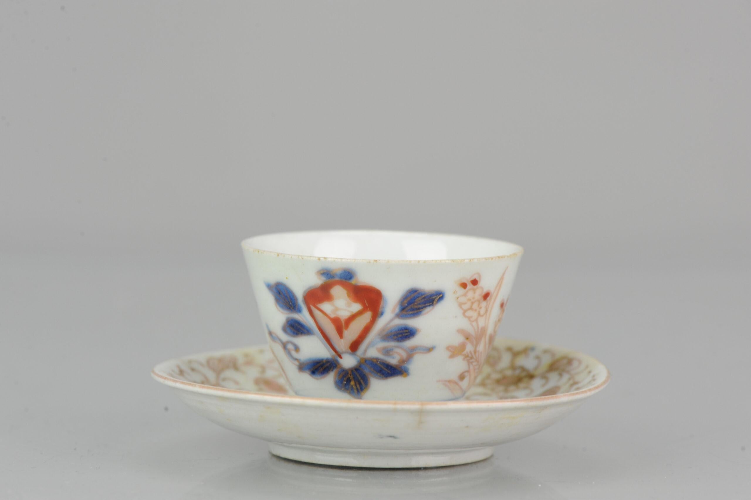 Giapponese Tazza da tè e piattino in porcellana giapponese Imari Porcelain Periodo Edo, 18° sec. in vendita