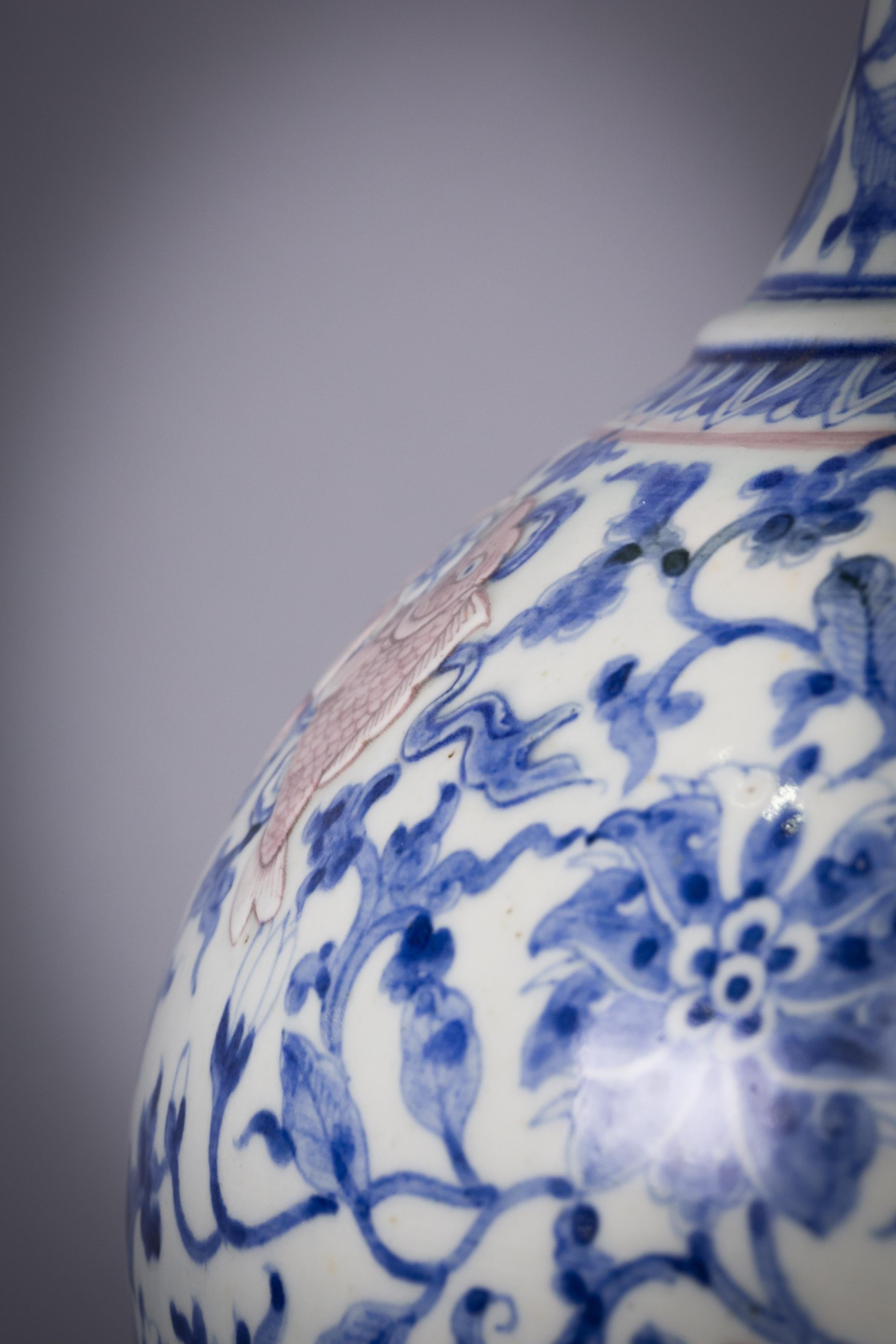 Japanische Vase aus japanischem Porzellan mit blauer Unterglasur und eisenroter Glasur, um 1880 im Angebot 5