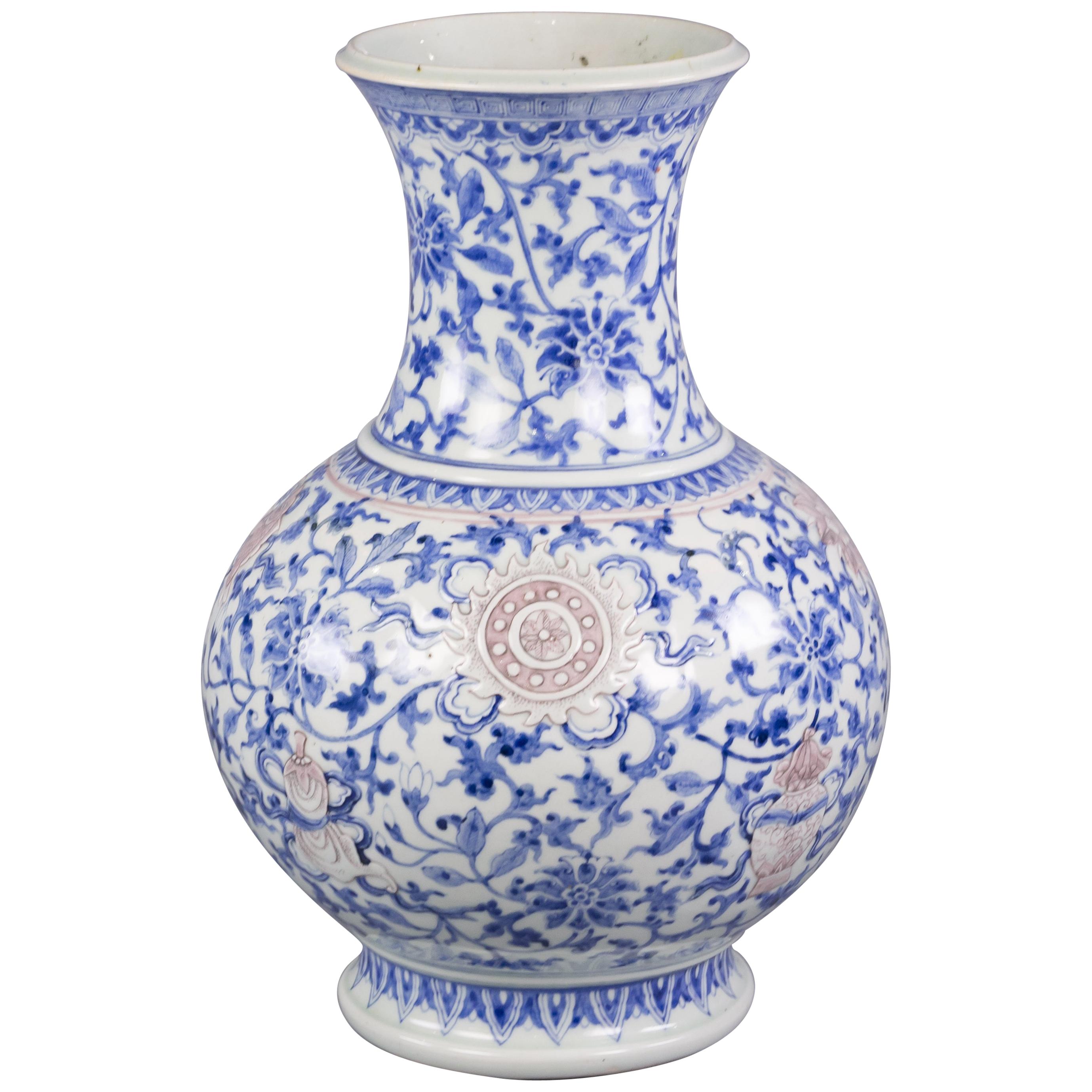 Vase en porcelaine japonaise bleu sous glaçure et rouge fer, vers 1880