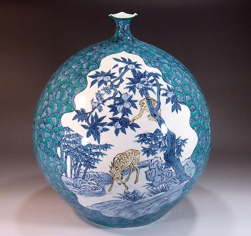 Japanische Vase aus japanischem Porzellan in Blau und Grün von zeitgenössischem Künstlermeister (Handbemalt) im Angebot