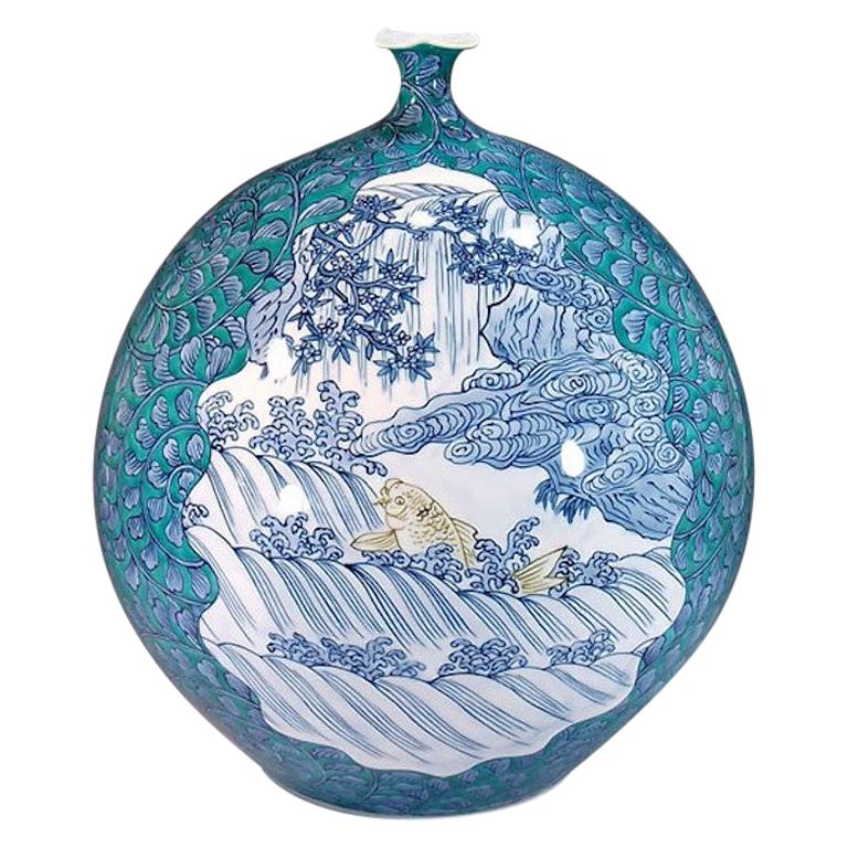 Vase en porcelaine japonaise bleu et vert par un maître artiste contemporain en vente