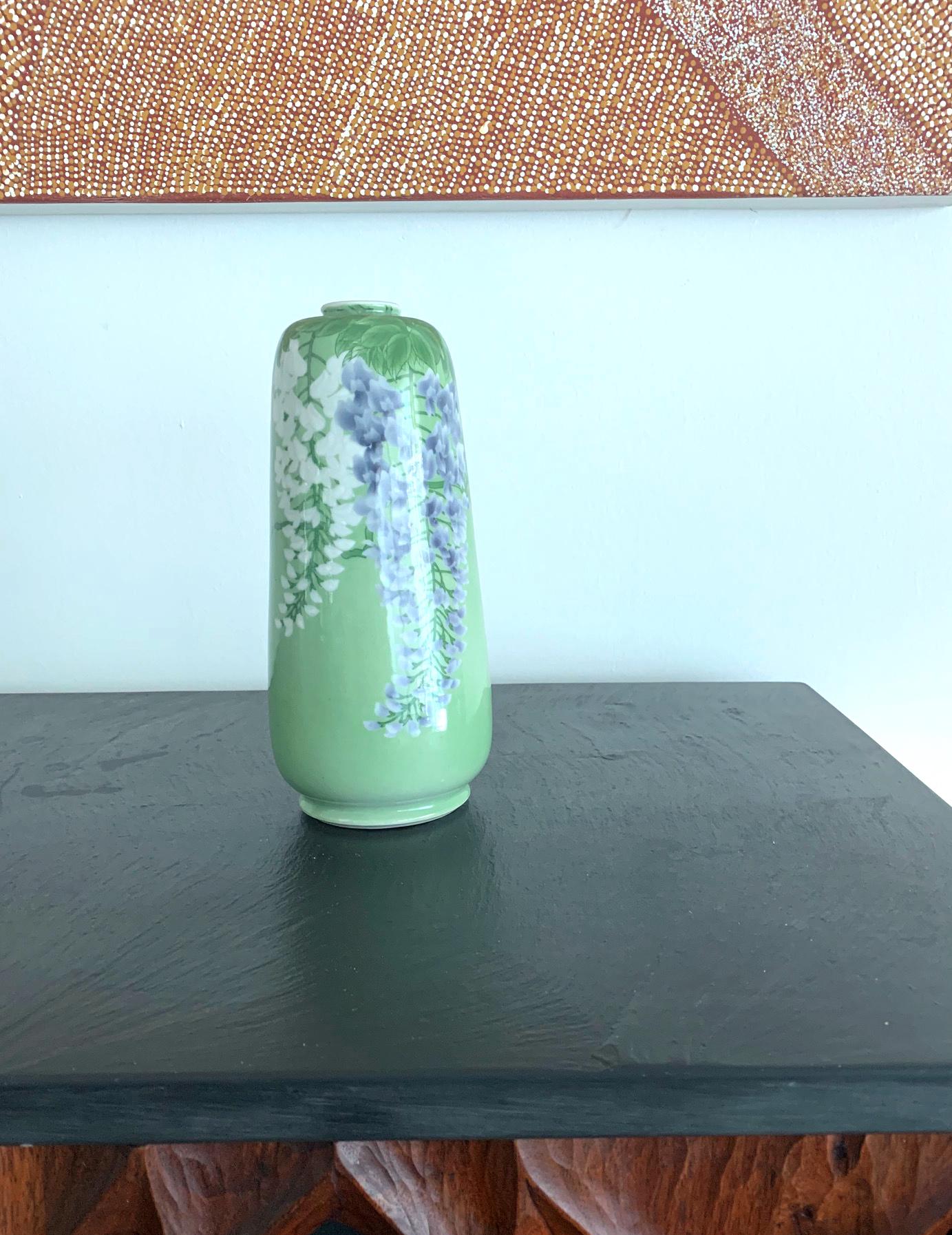 Japanese Porcelain Vase by Makuzu Kozan Meiji Era In Good Condition In Atlanta, GA