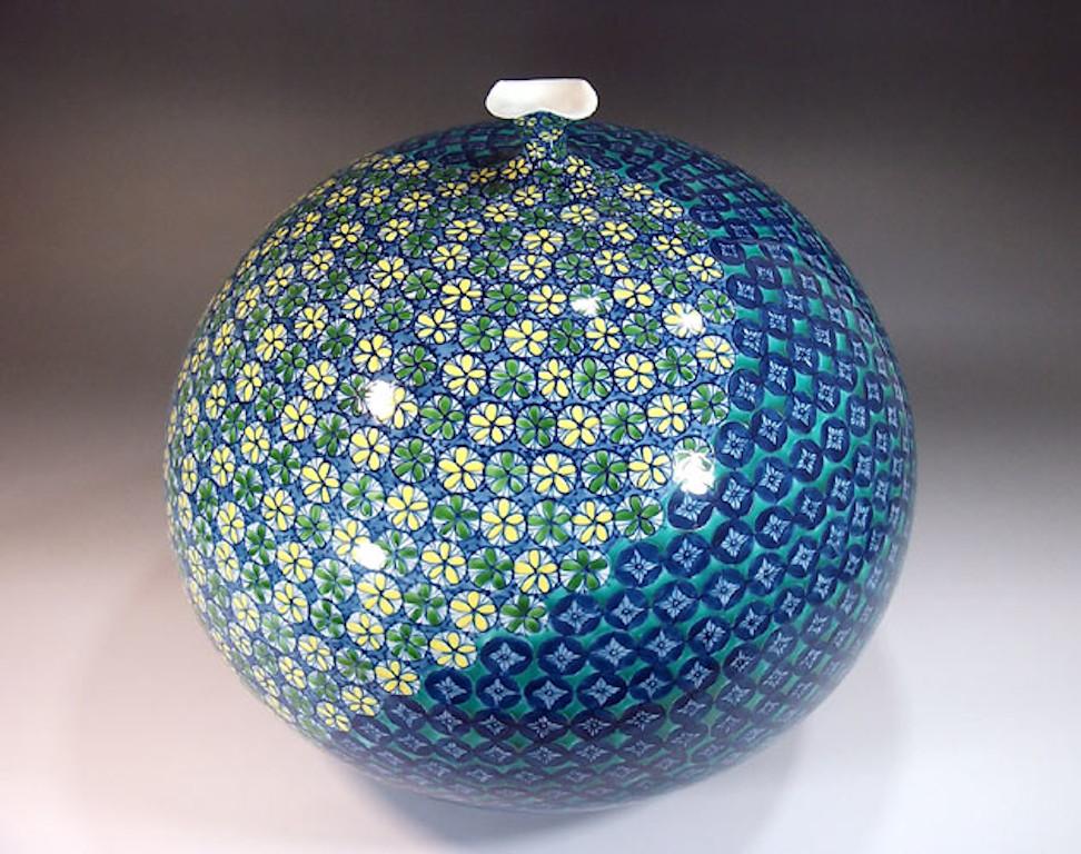 Hand-Painted Japanese Contemporary Porcelain Vase in Blue and Green by Master Artist For Sale