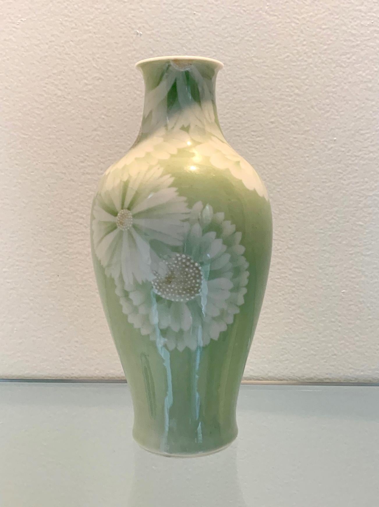 A finely decorated and glazed Japanese porcelain vase by Makuzu Kozan (1842-1916) circa 1900s Meiji Period. The vase is of a classic bottle form with baluster body and short neck. It was decorated with underglaze white magnolia blossom on a pleasant