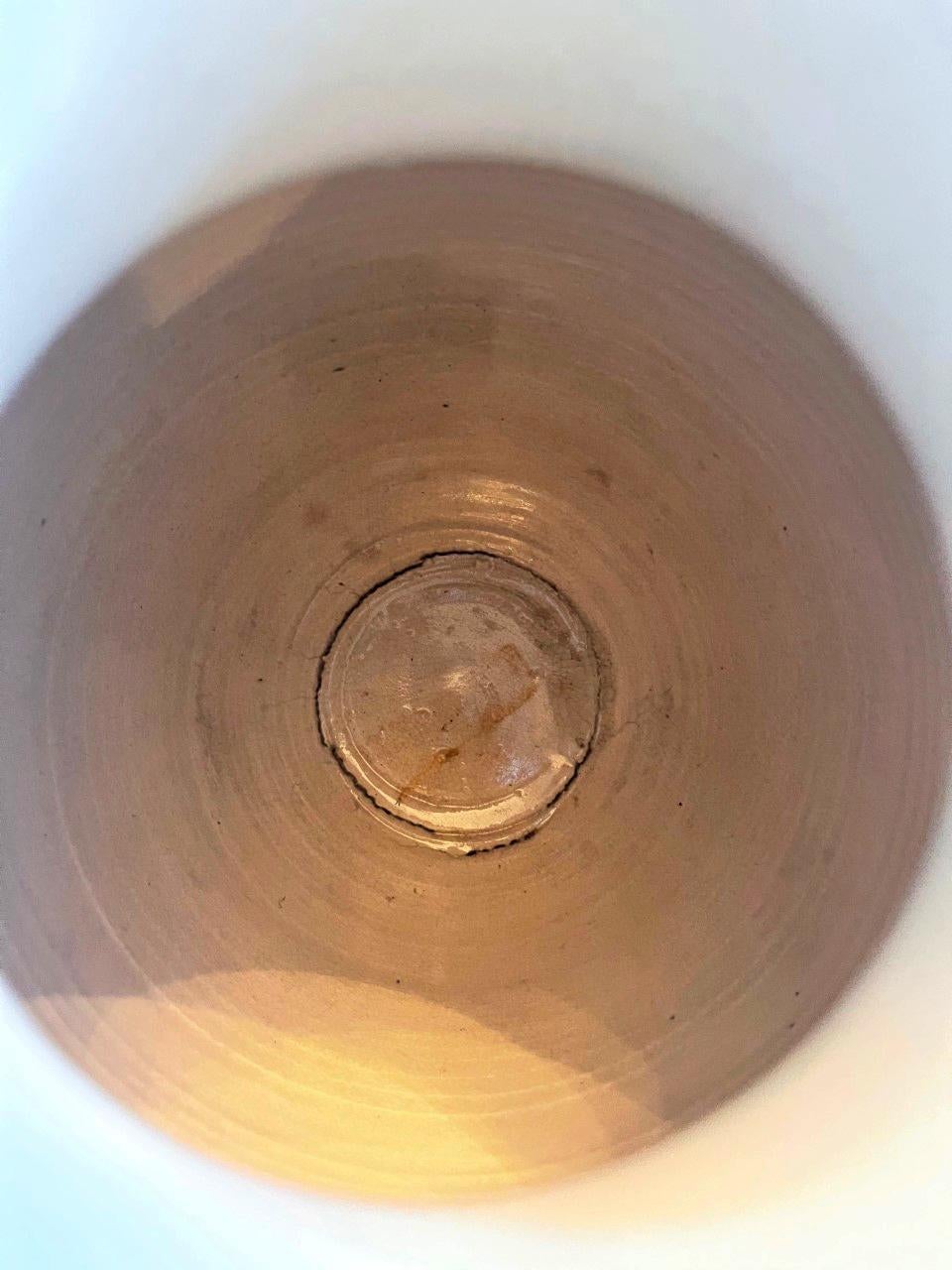 Vaso di porcellana giapponese con superficie a rilievo Makuzu Kozan in vendita 9