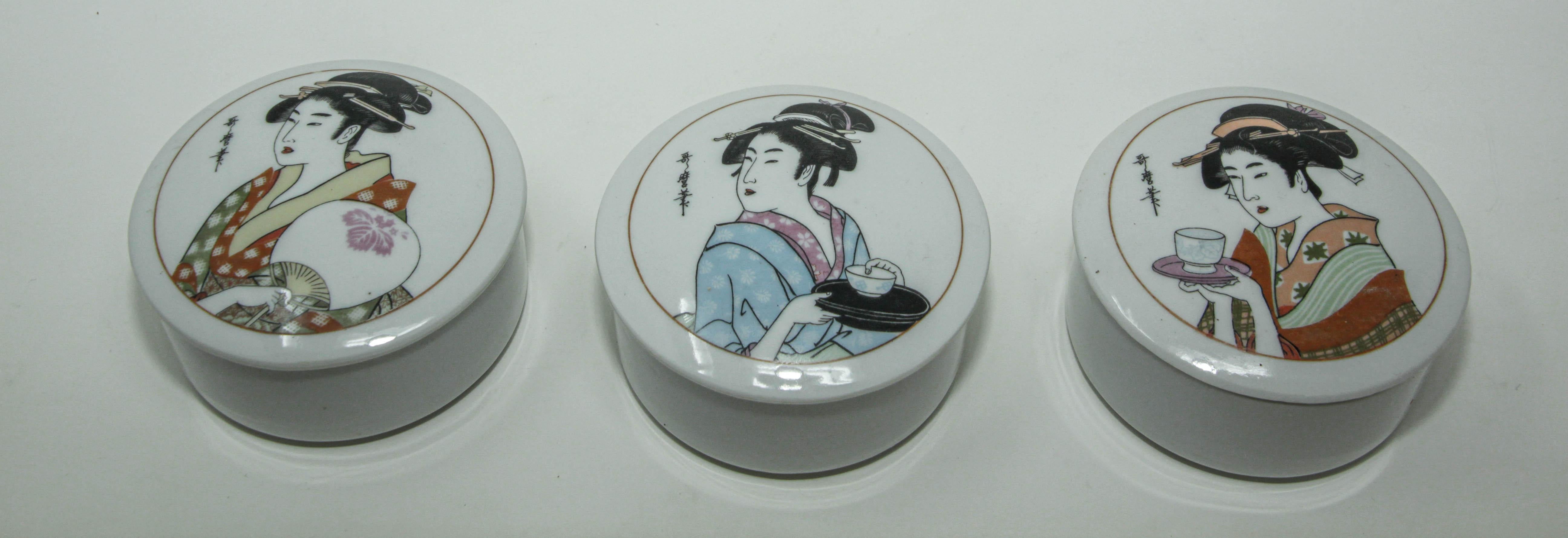 Late 20th Century Japanese Porcelain Vintage Trinket Lidded Boxes Set of Three For Sale