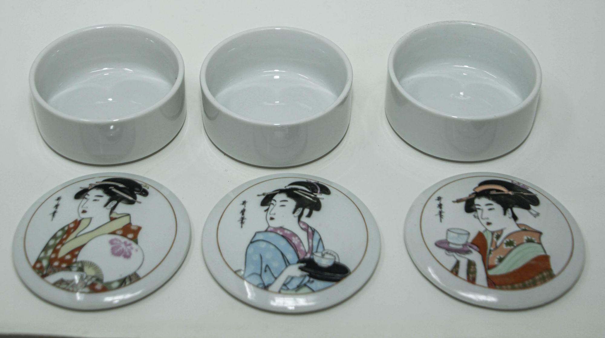 Japanisches Porzellan Vintage Trinket Lidded Boxen Satz von drei im Angebot 1