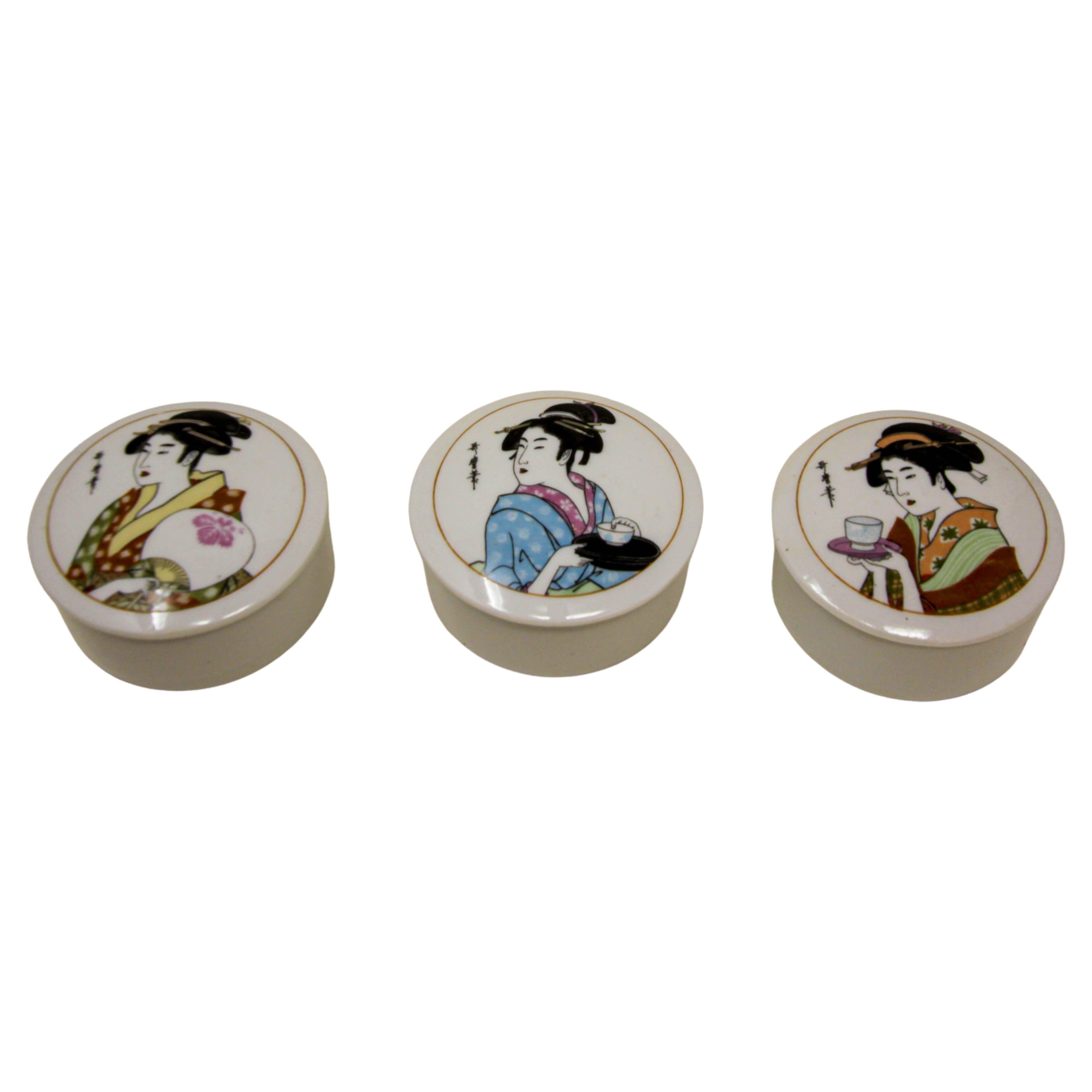 Japanese Porcelain Vintage Trinket Lidded Boxes Set of Three For Sale