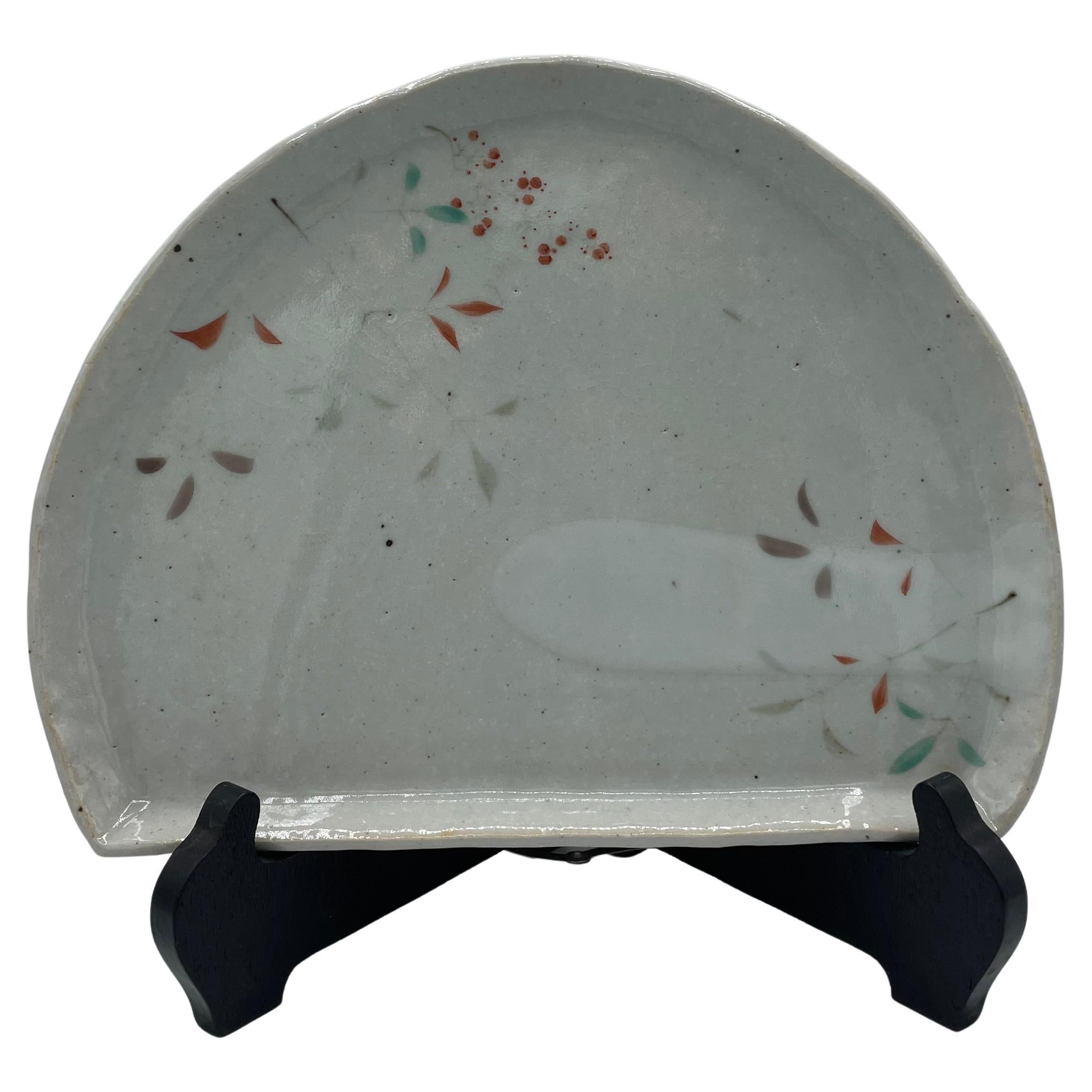 Plato de porcelana japonesa Arita-ware con forma de media luna Años 2000