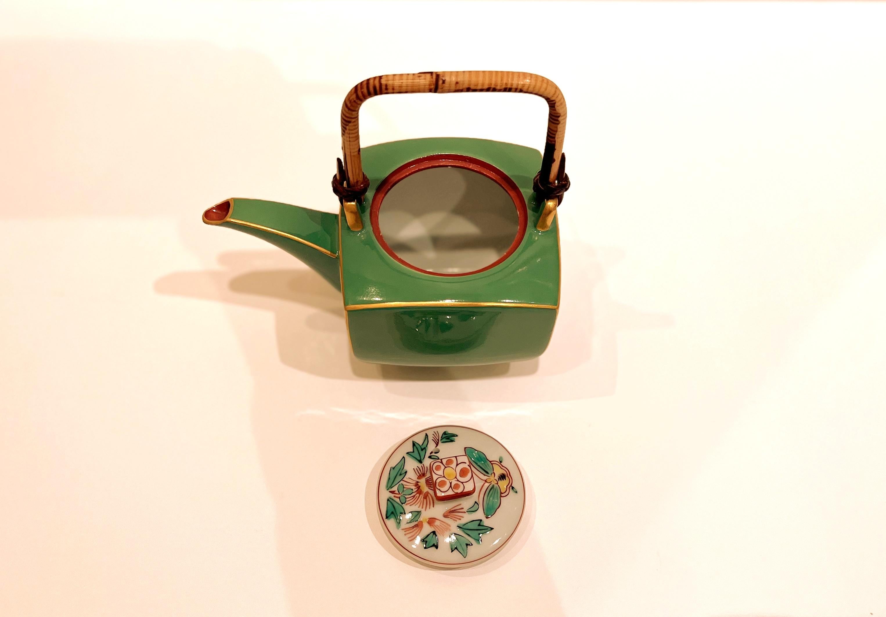 Japanische Porzellan-Teekanne mit Bambusgriff im Angebot 4
