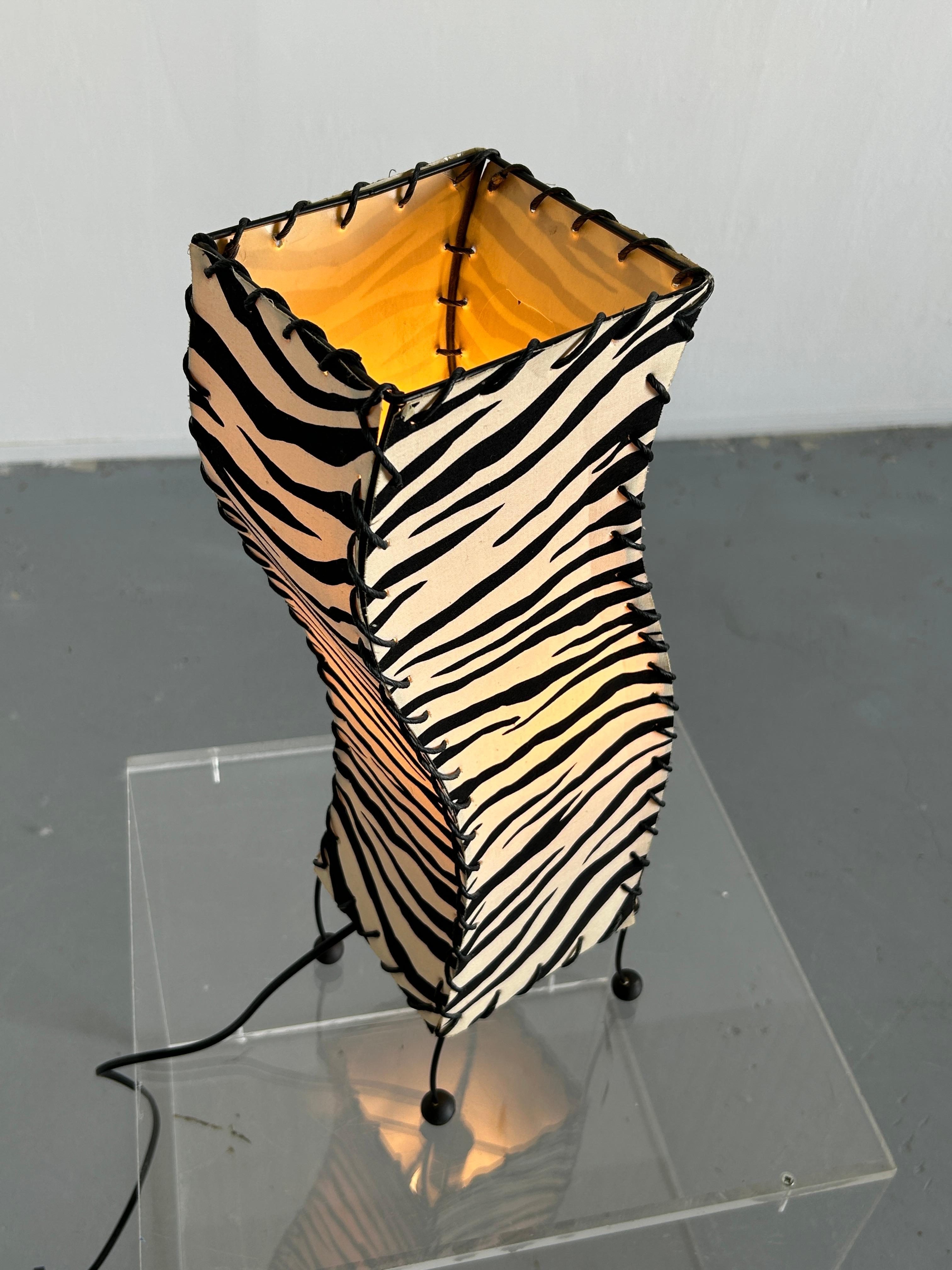 Lampe de table japonaise post-moderne de style Memphis 