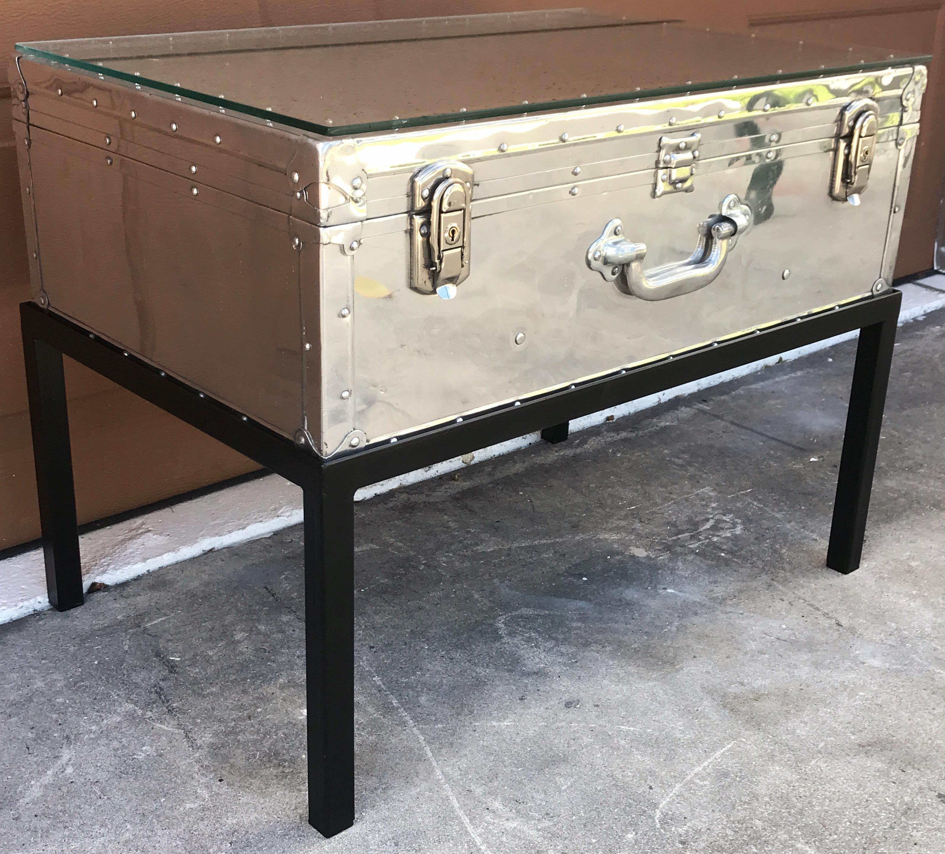 Japanese Post War Aluminum Riveted Trunk on Iron Stand with Glass Top, Restored

Experience a significant piece of history in an elegant form with our Japanese post war aluminum riveted trunk. This gorgeous artifact is skillfully raised on an iron