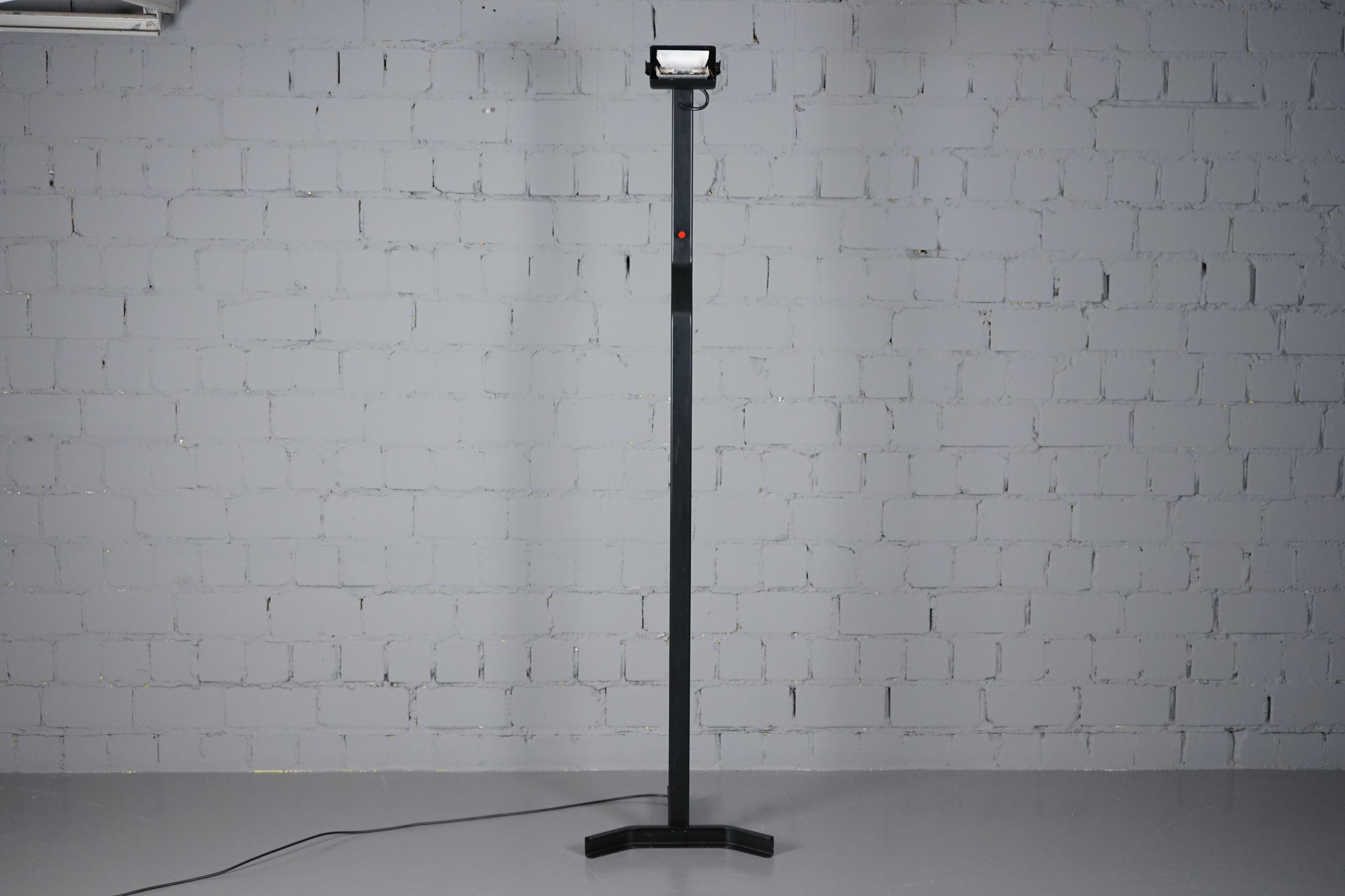 Postmodern floor lamp from Kazuhide Takahama for Sirrah. The lamp comes from an artist studio and shows partially subtle splash of color. The electrical system was checked by an electric workshop and the connection cable including the connector was