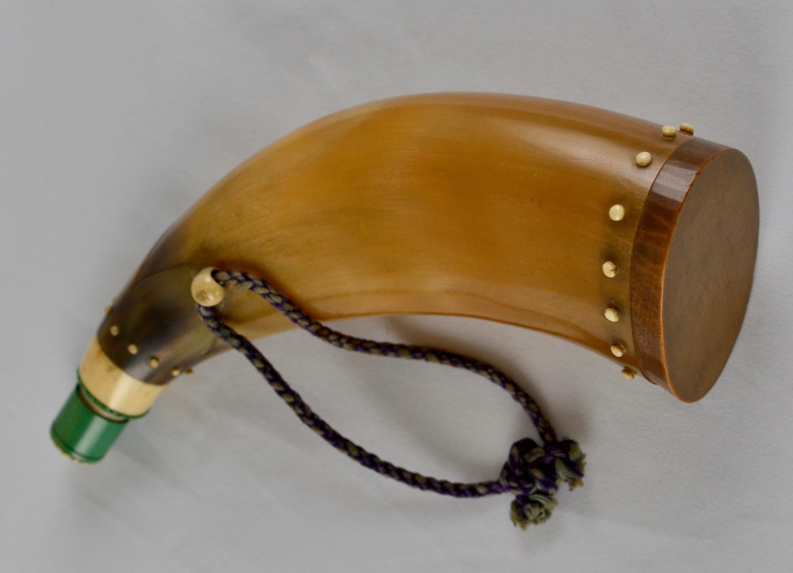 Japanisches Pulverhorn mit Intarsien aus Perlmutt:: 19. Jahrhundert im Angebot 6