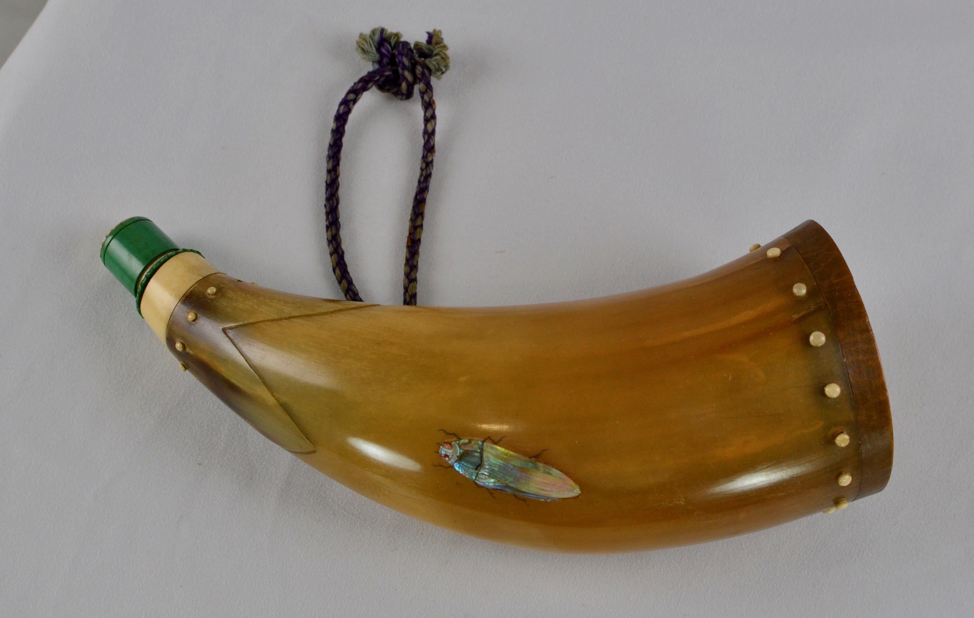 Japanese Powder Horn with Inlay in Mother of Pearl, 19th Century For Sale 3